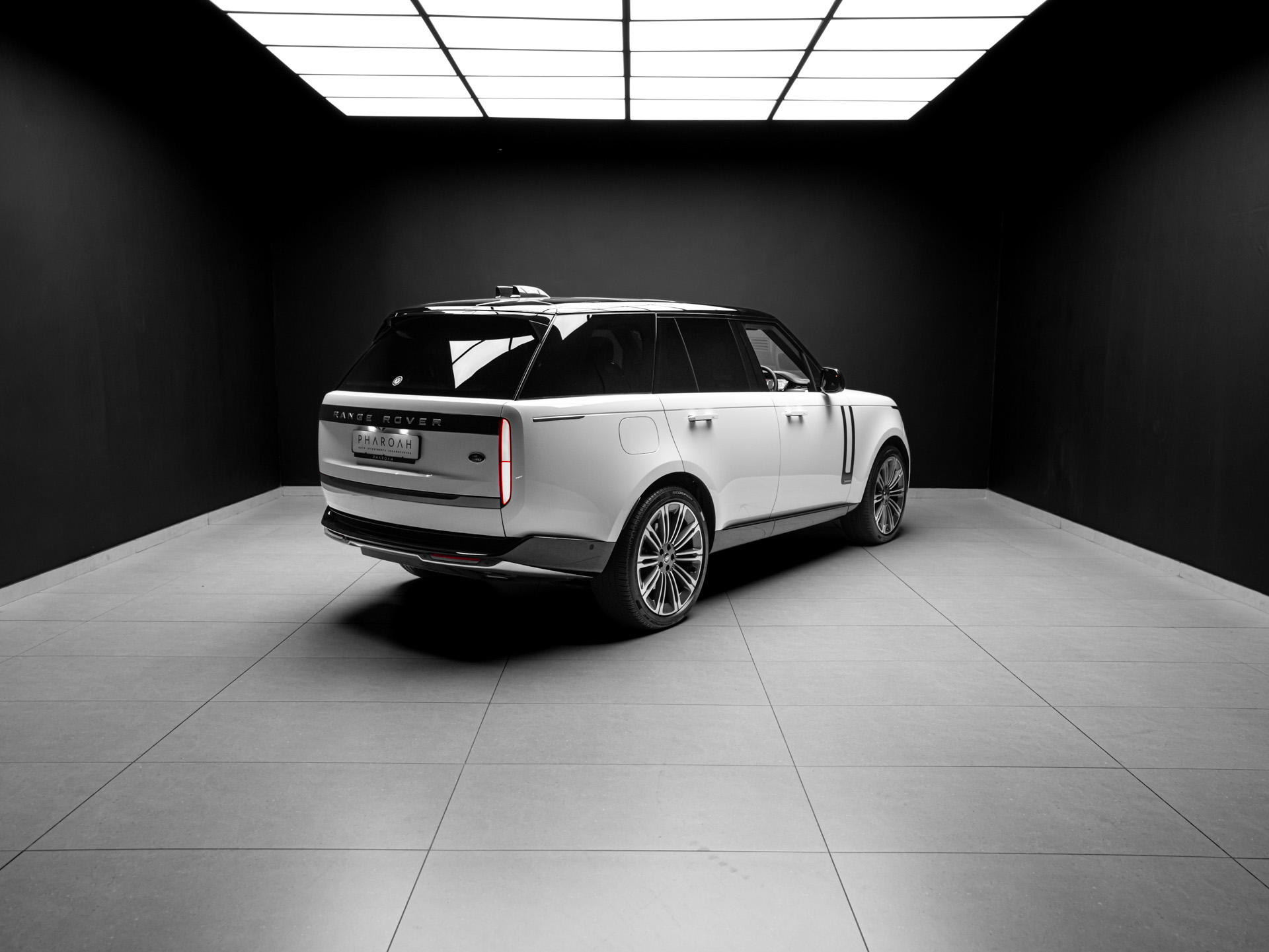 white range rover autobiography p530 11