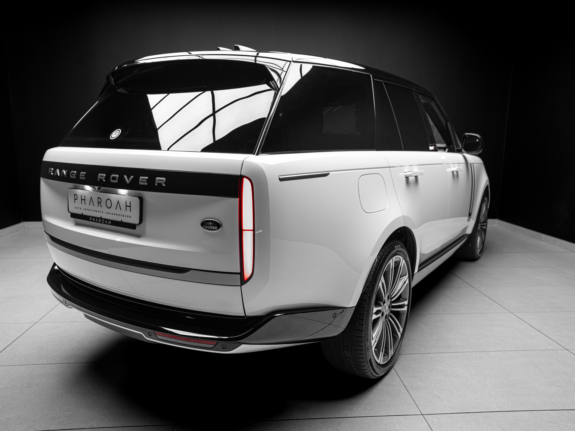 white range rover autobiography p530 12