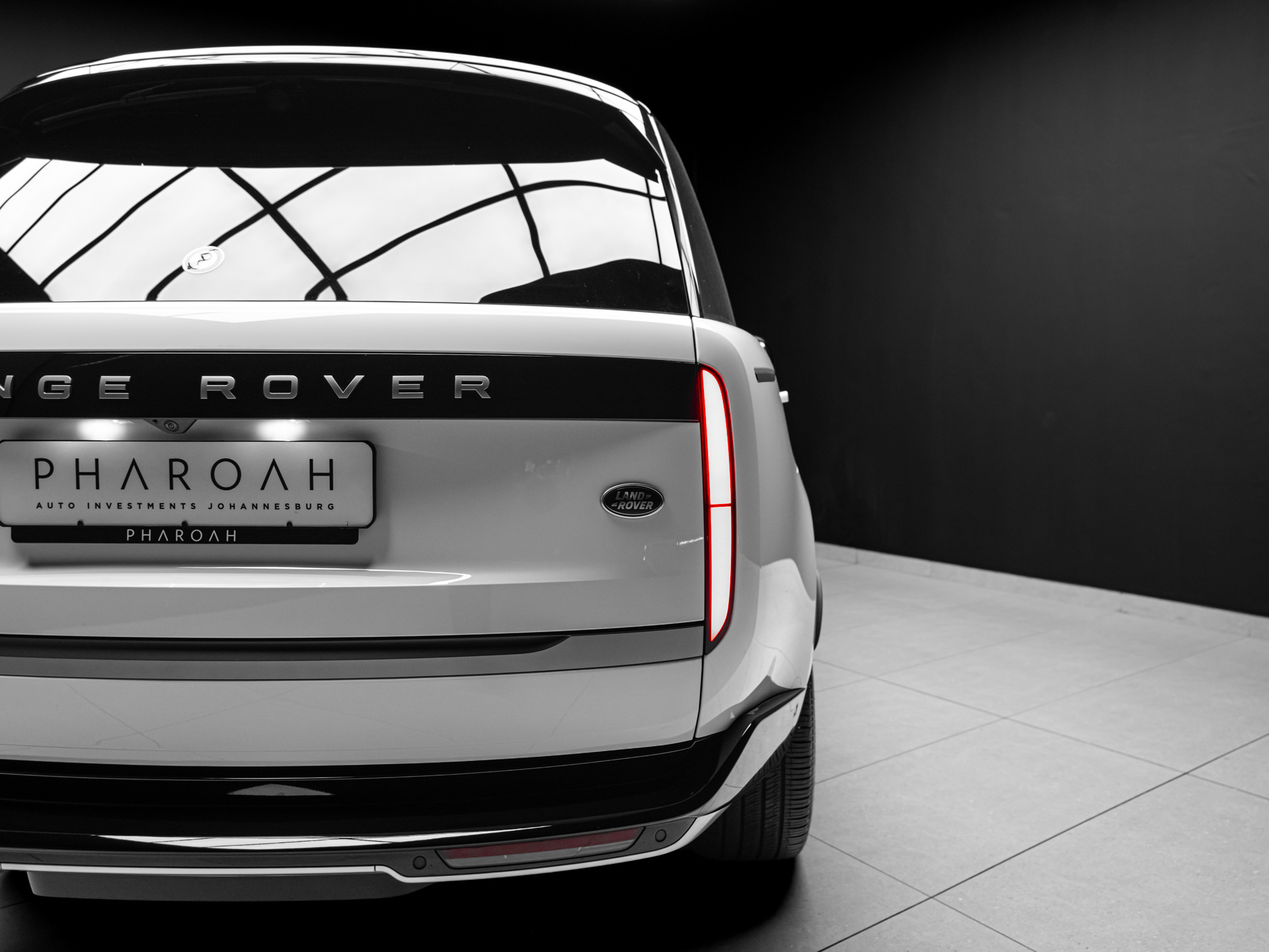 white range rover autobiography p530 14