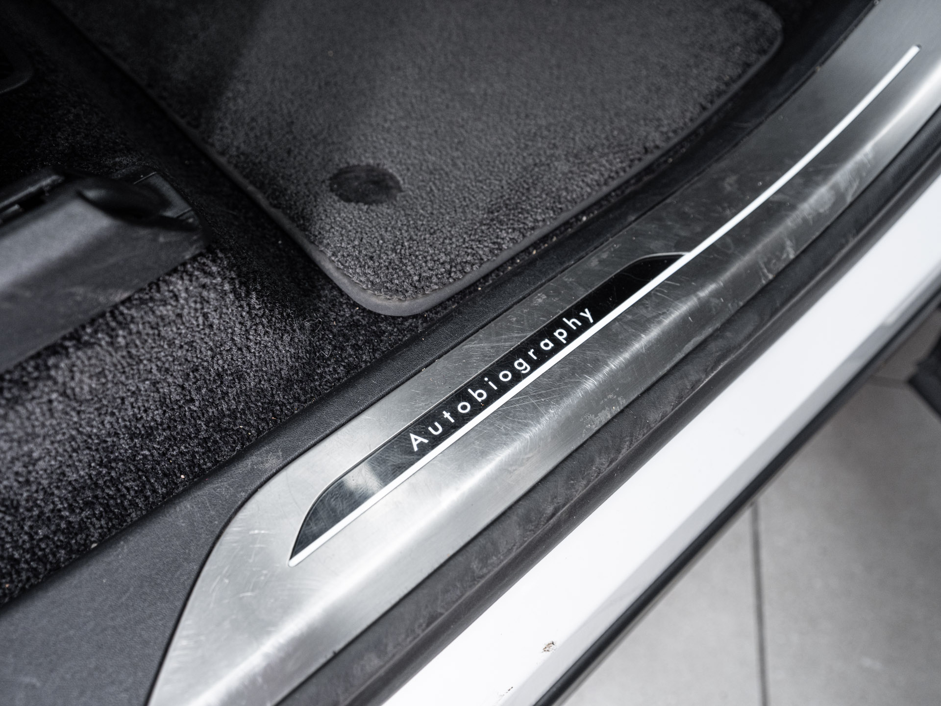 white range rover autobiography p530 17