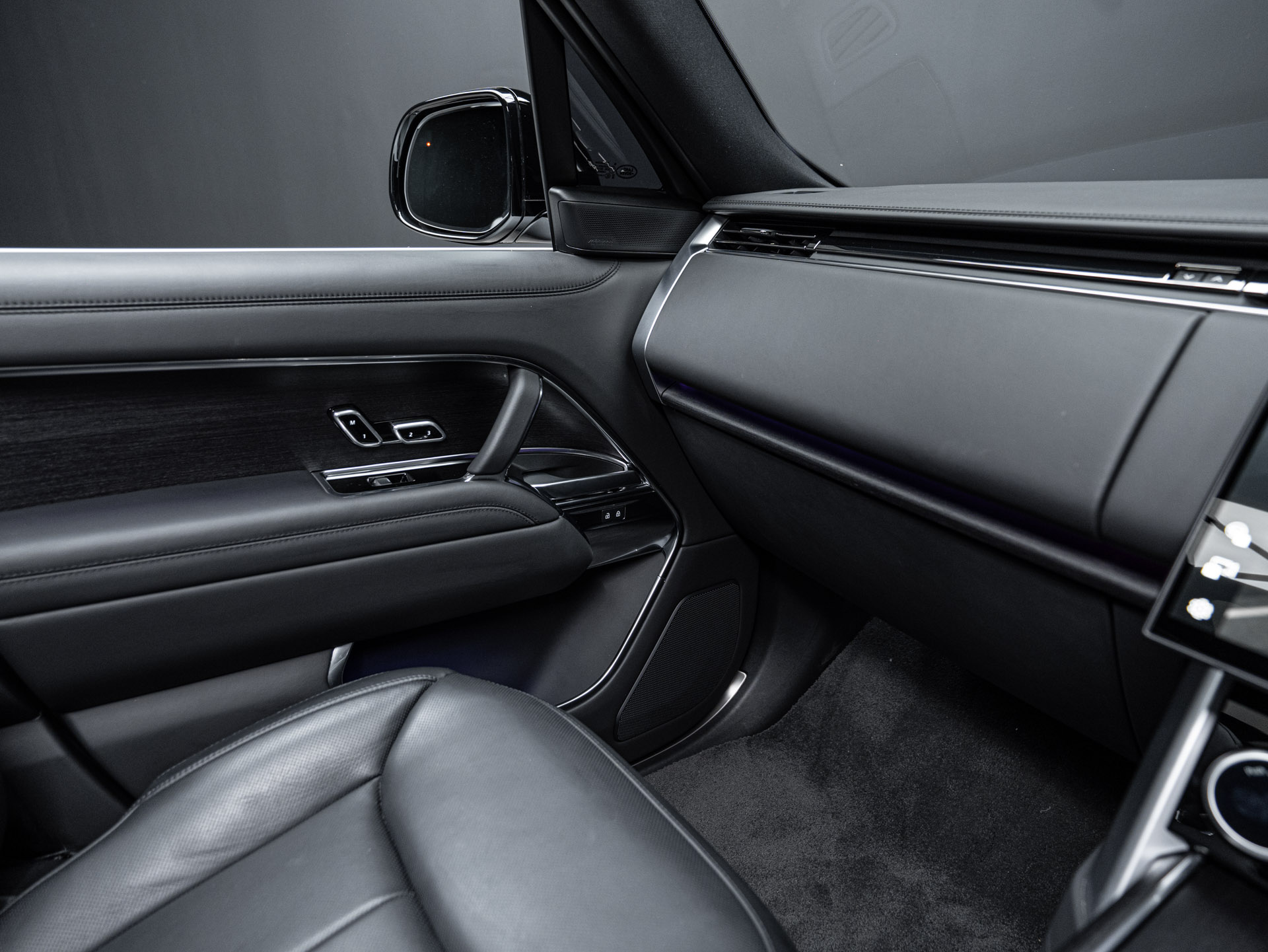 white range rover autobiography p530 24