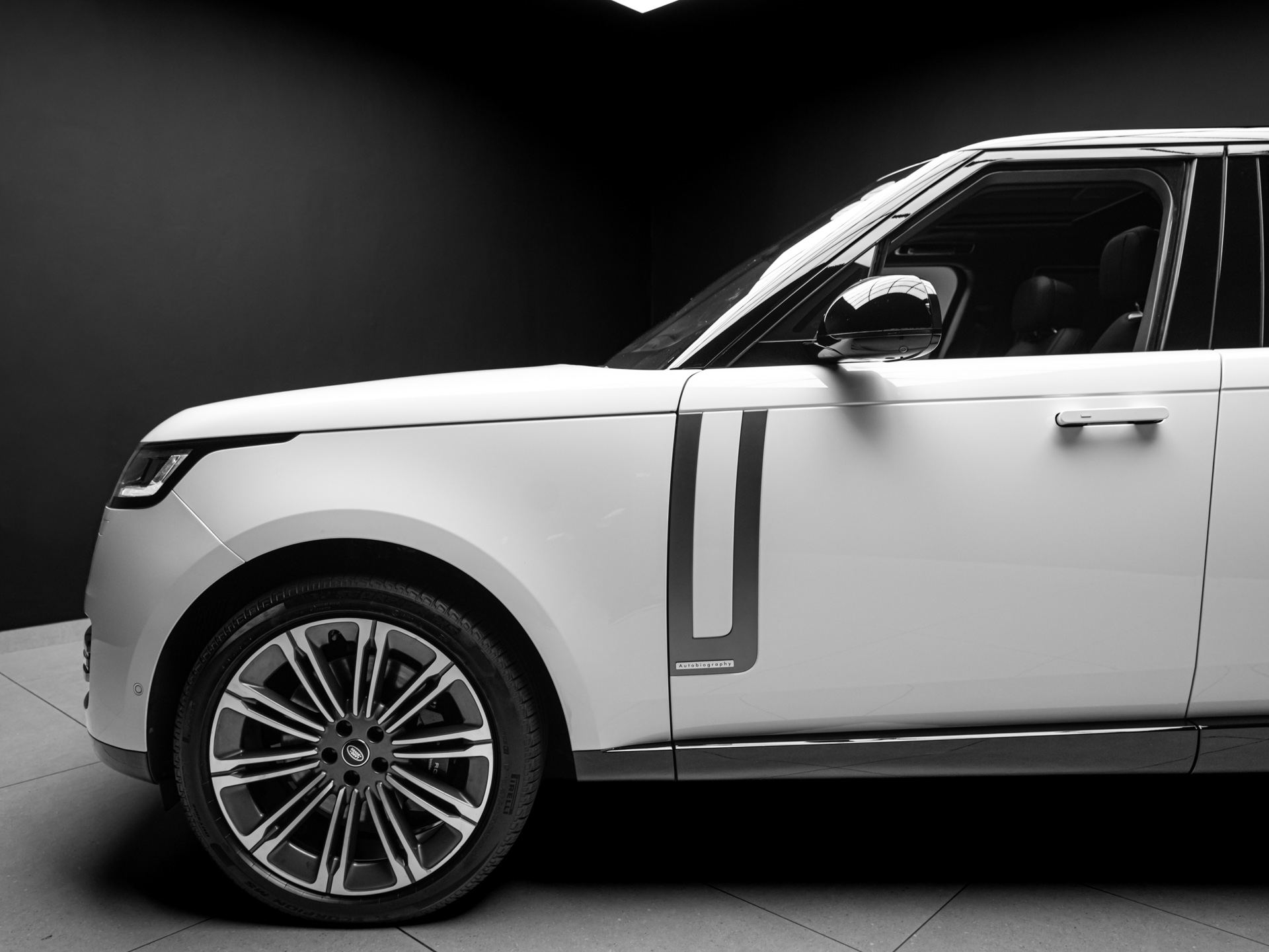 white range rover autobiography p530 4