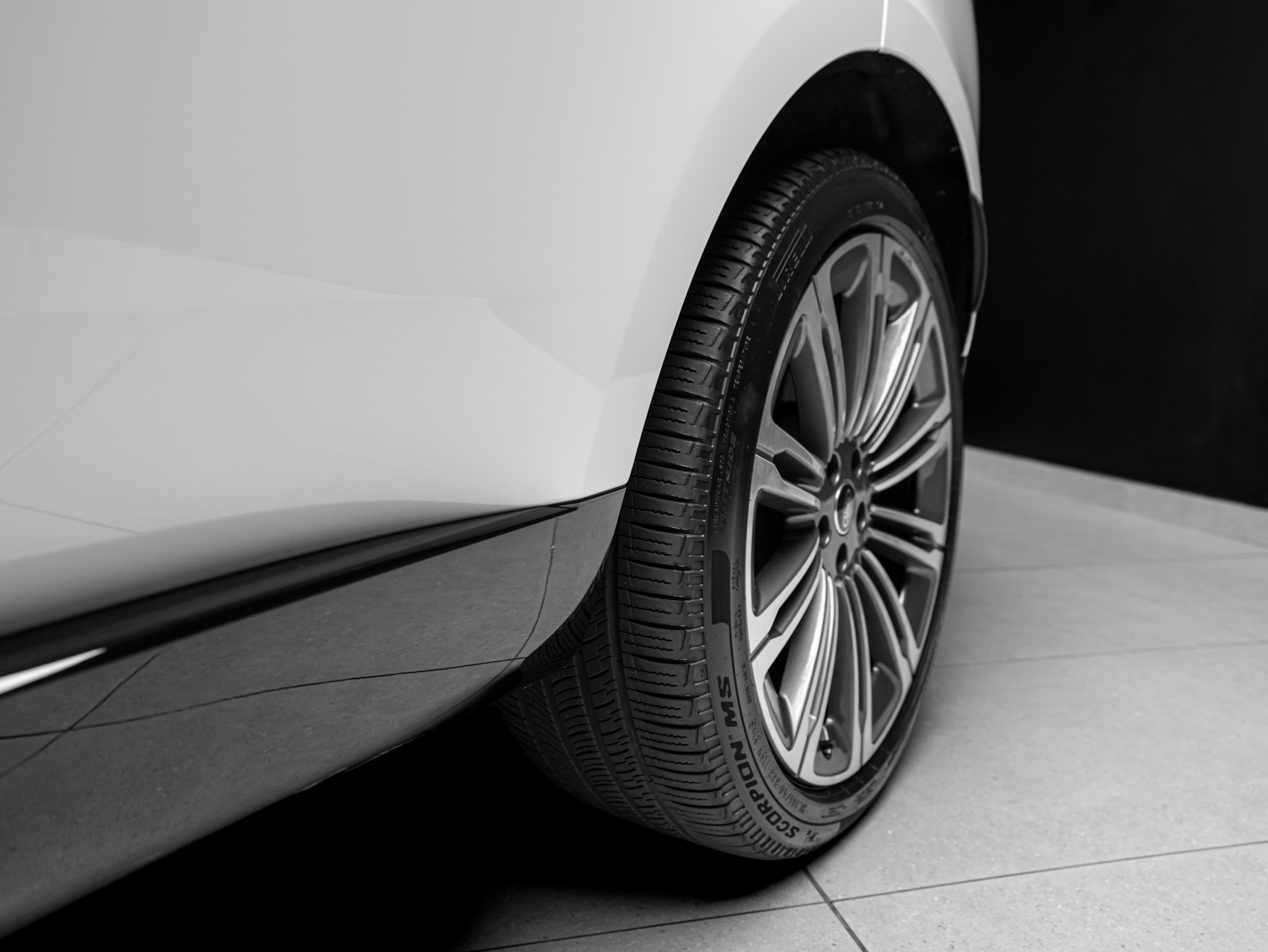 white range rover autobiography p530 6