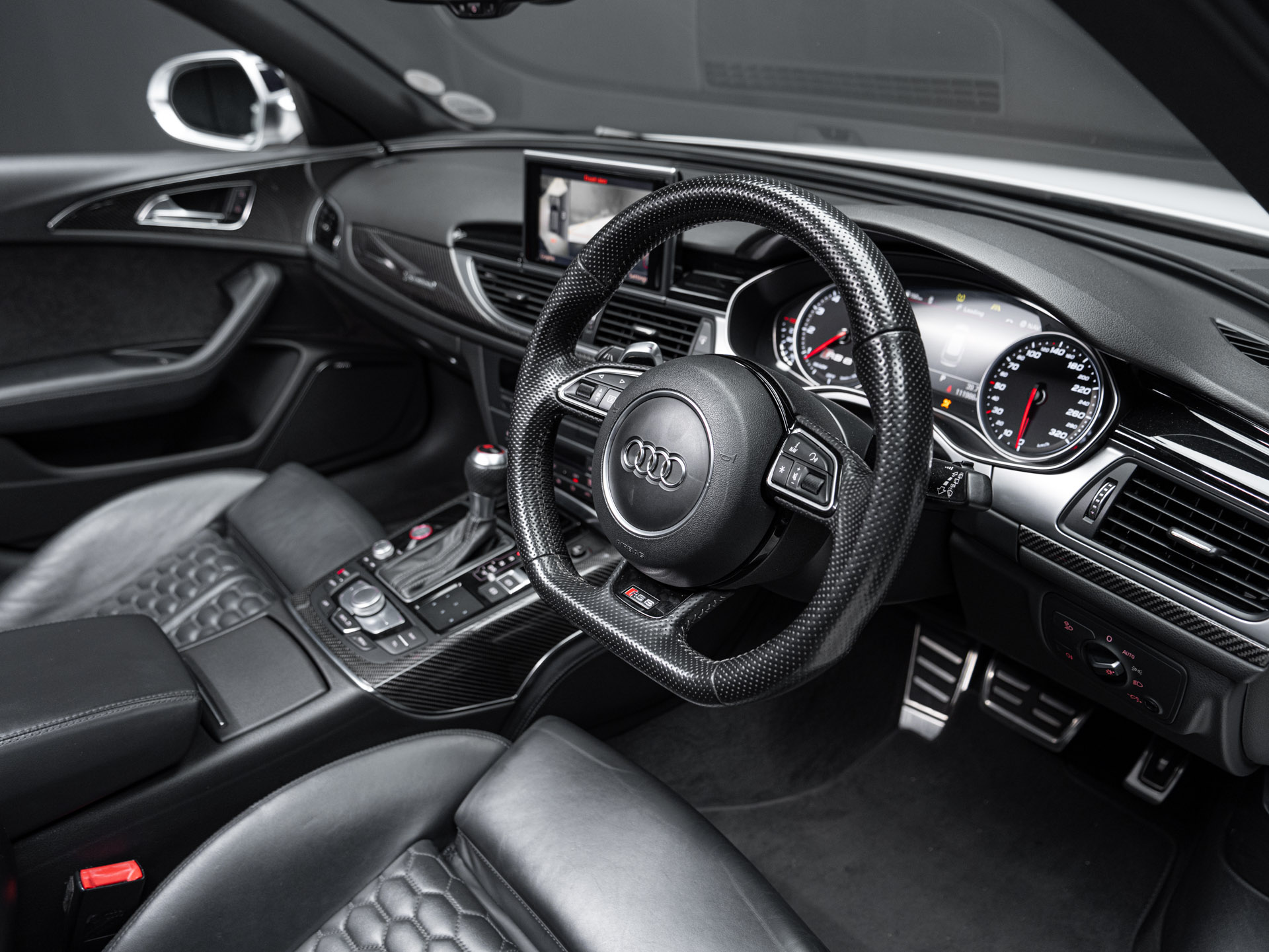 white audi rs6 16