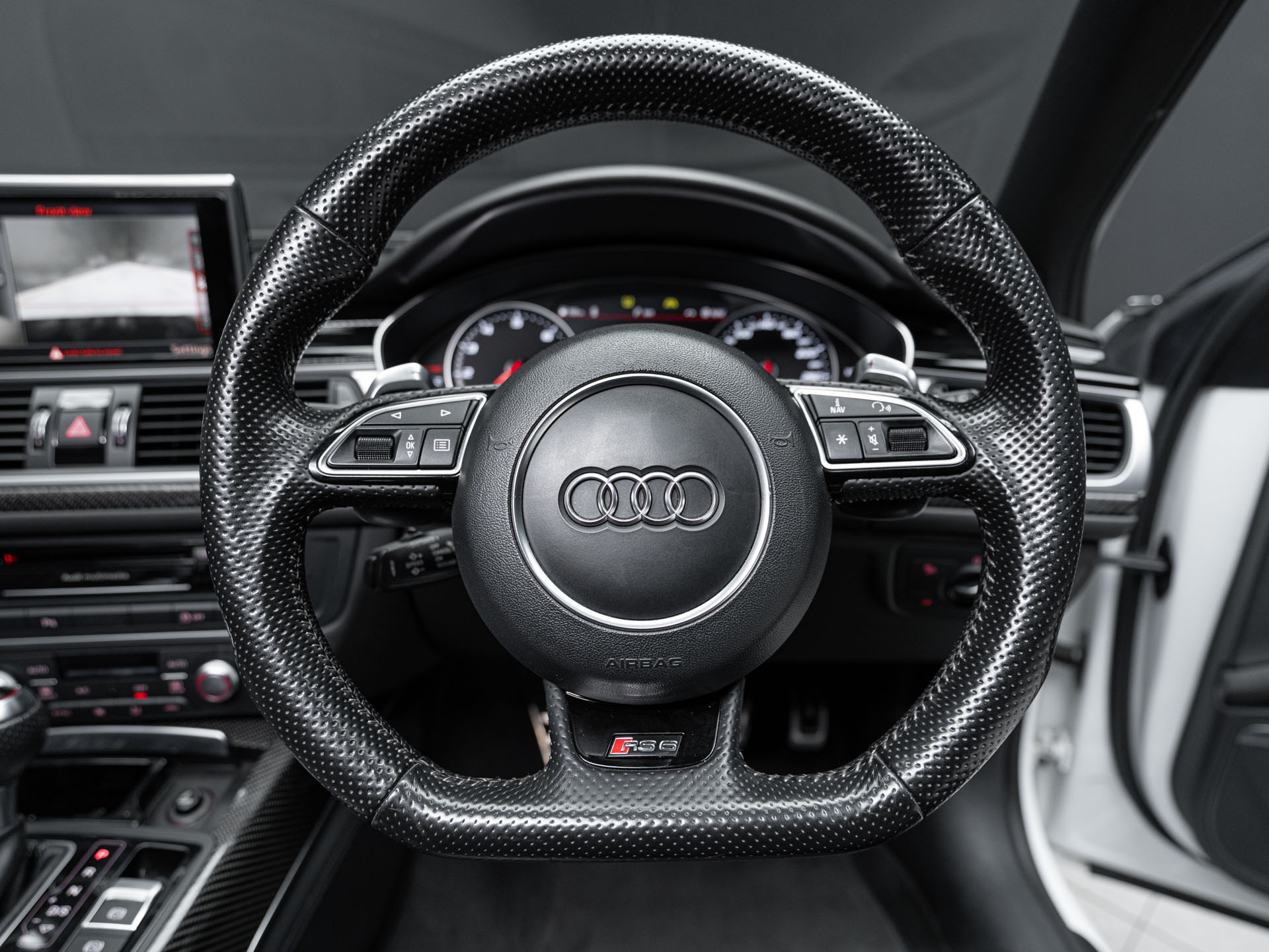 white audi rs6 18