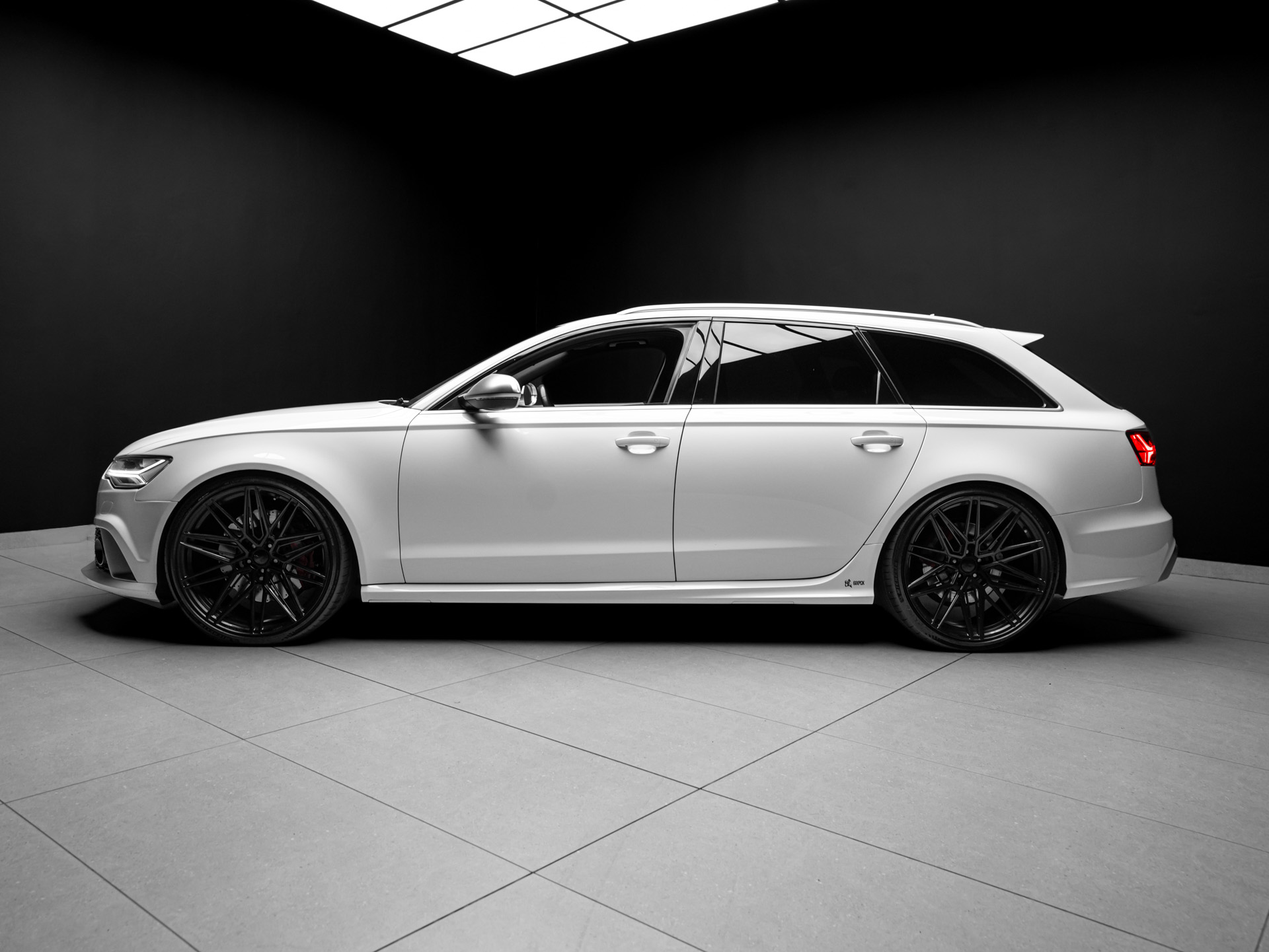 white audi rs6 2