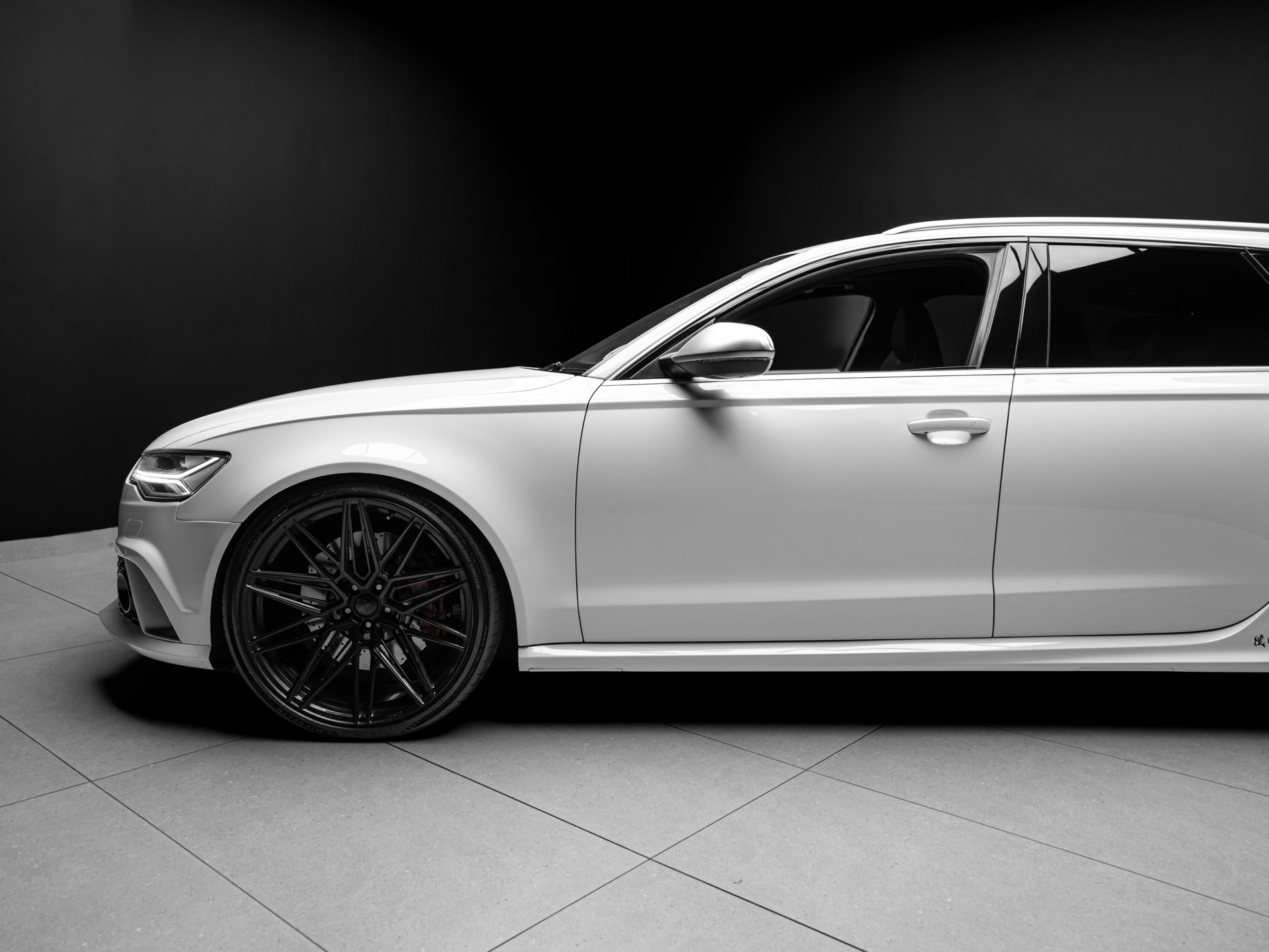 white audi rs6 3