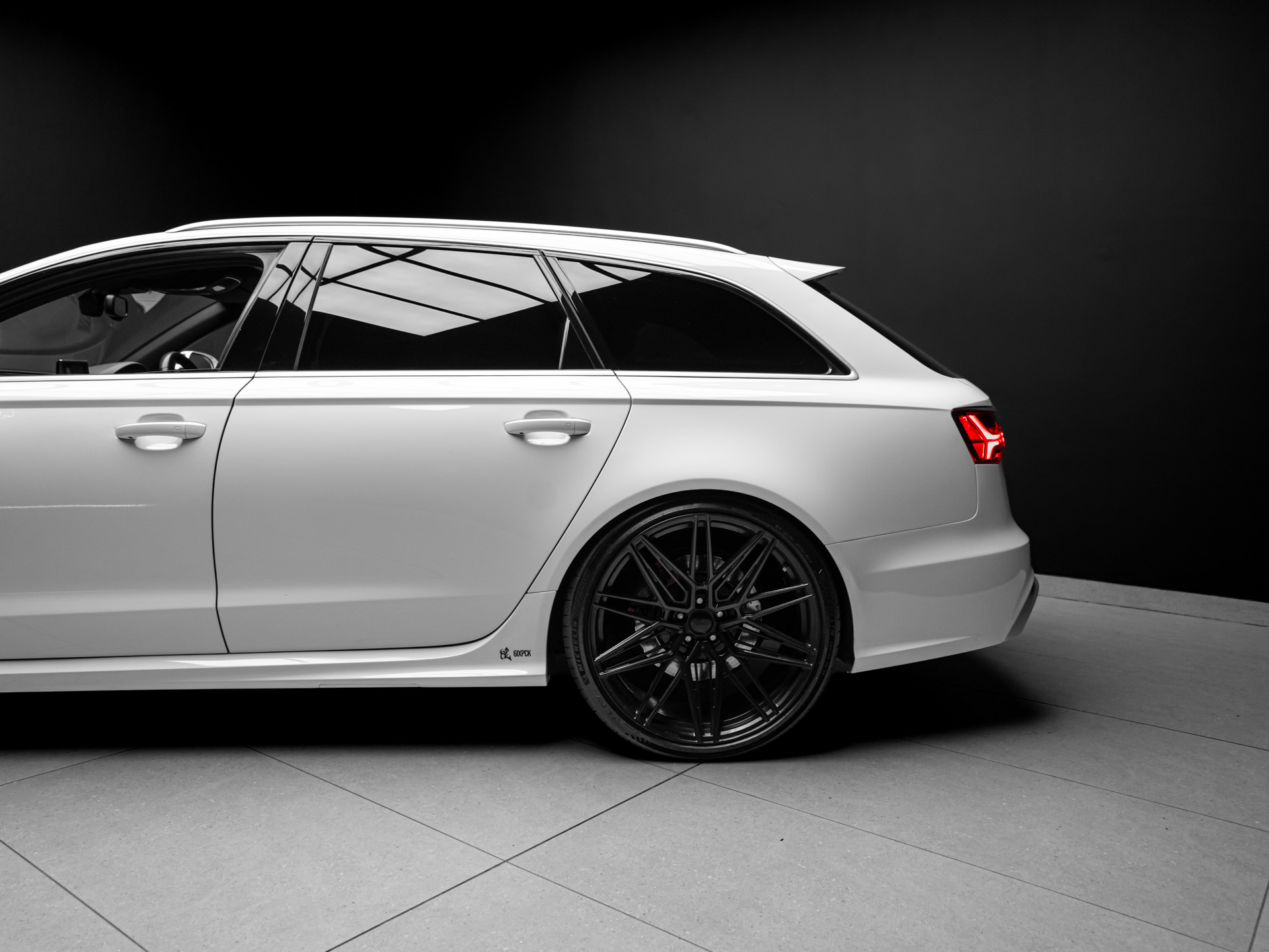 white audi rs6 4
