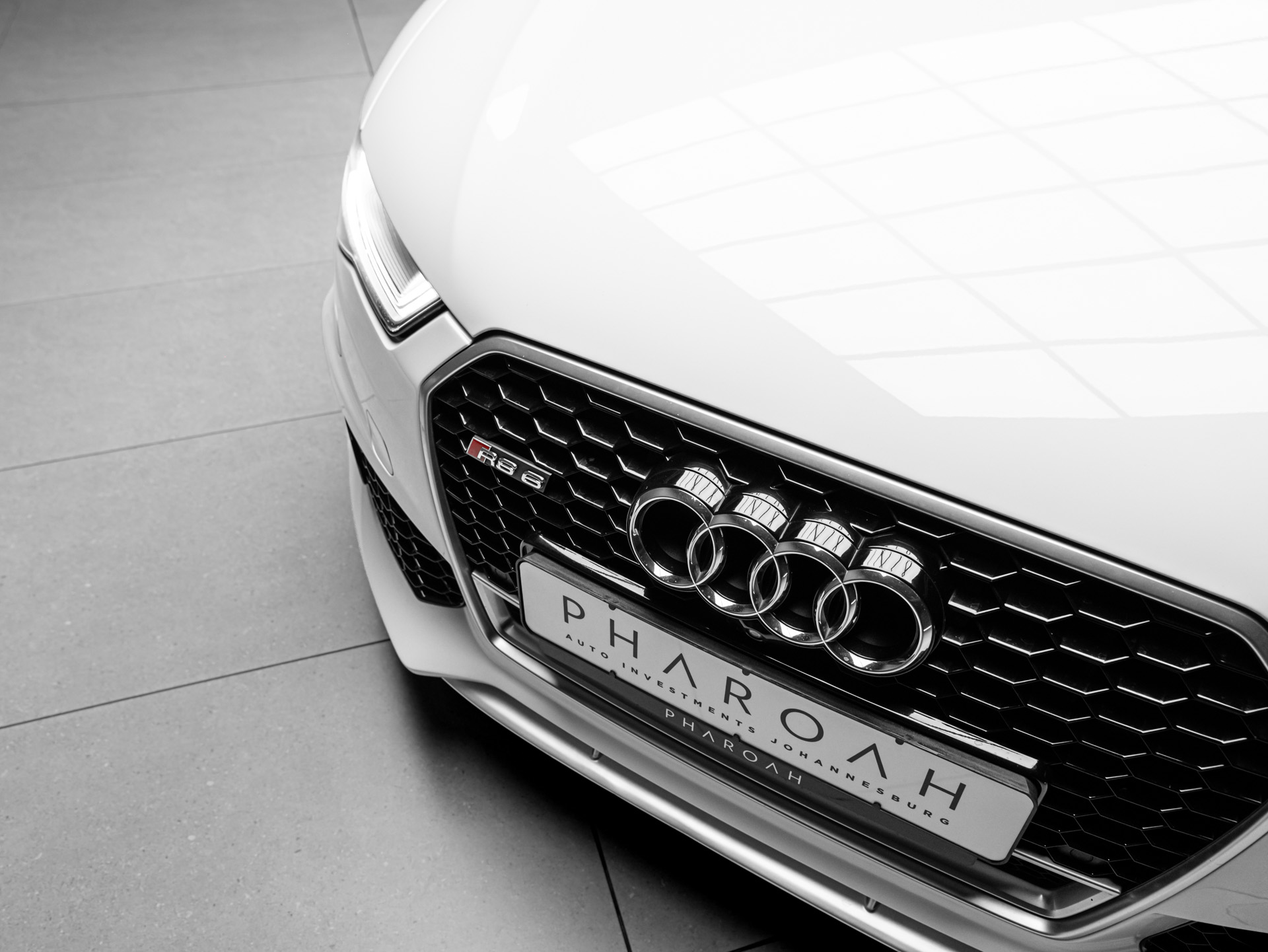 white audi rs6 8