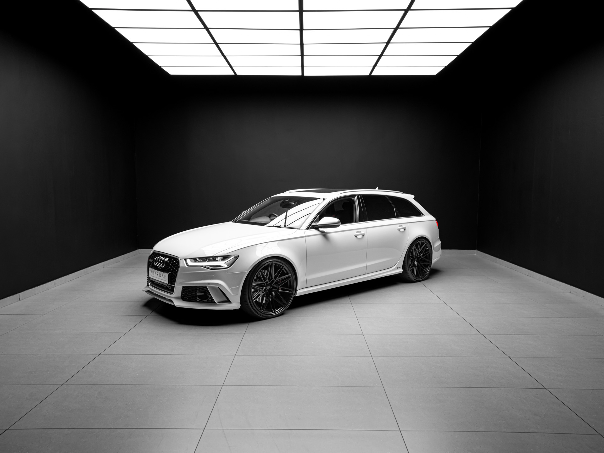 white audi rs6
