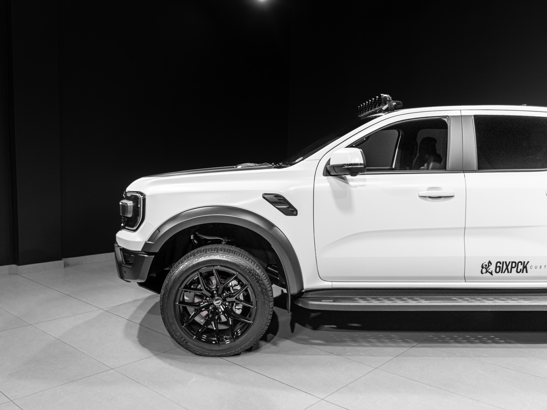 white raptor 5567