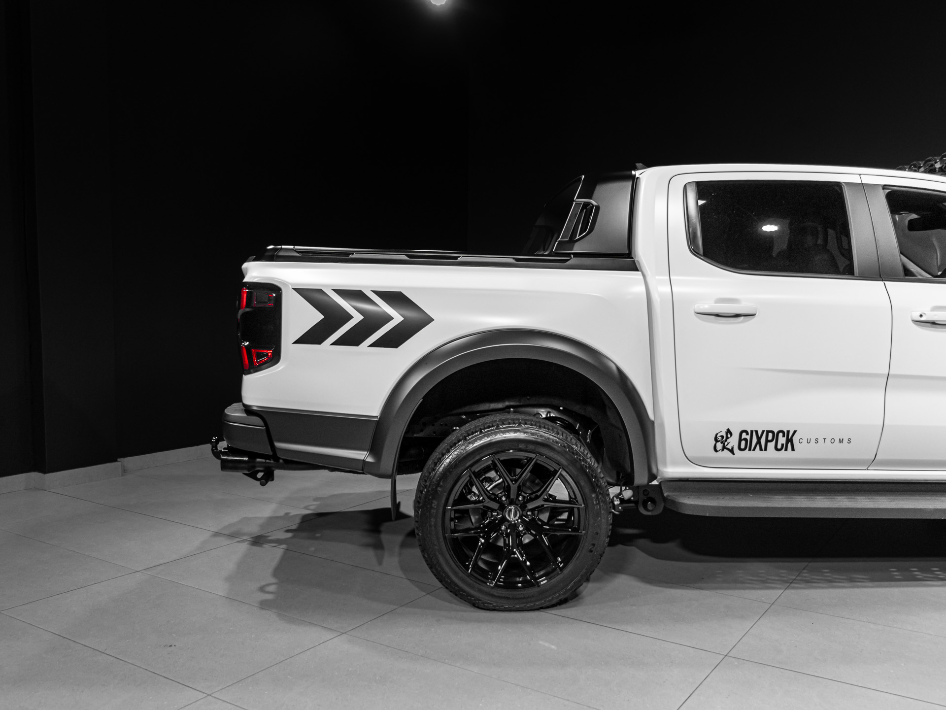 white raptor 5649