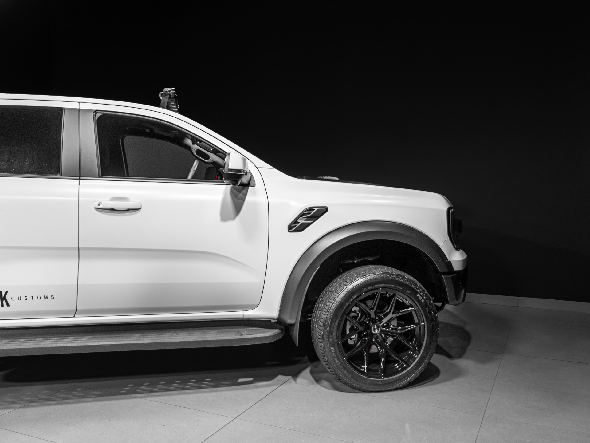 white raptor 5653