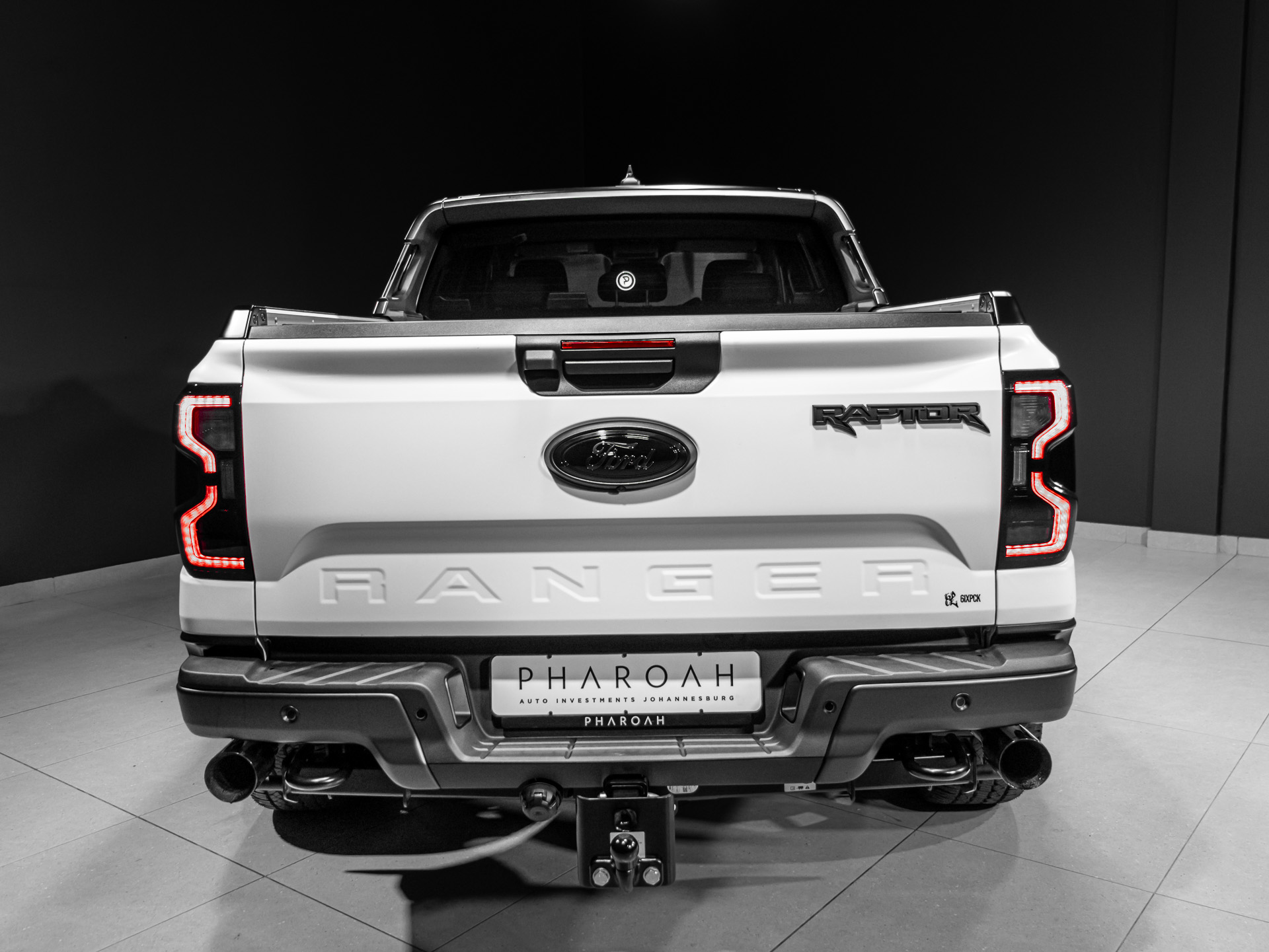 white raptor 5674