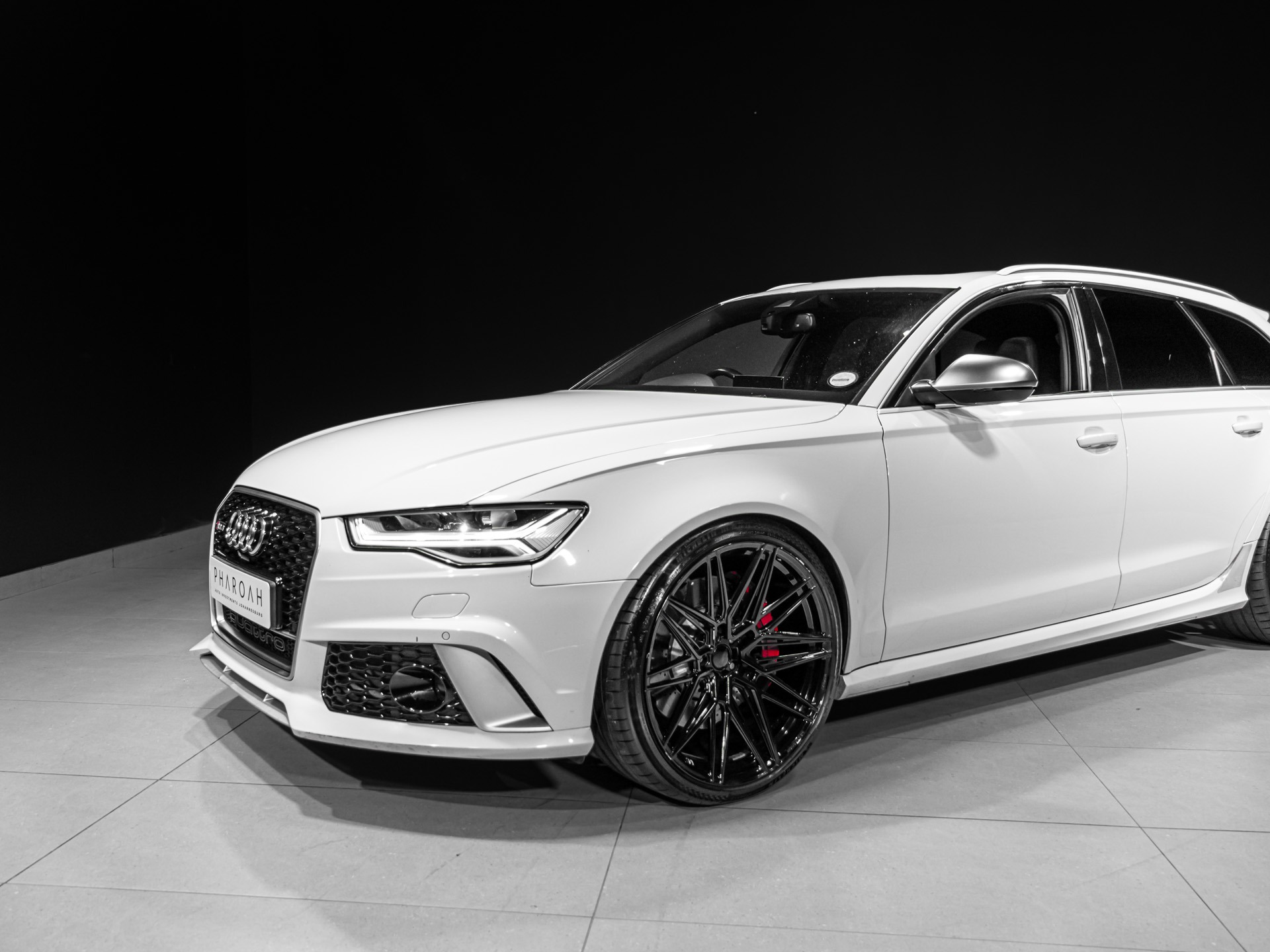 white-rs6-9562