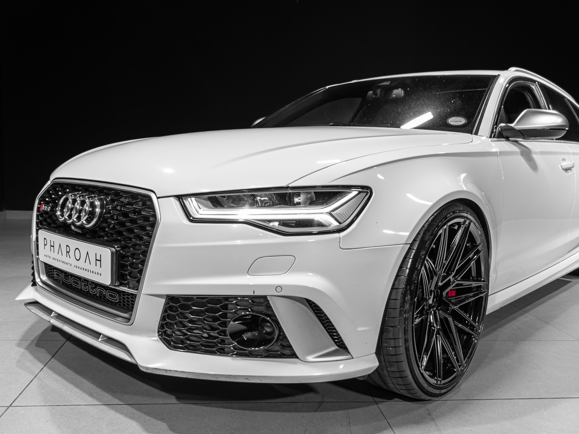 white-rs6-9565
