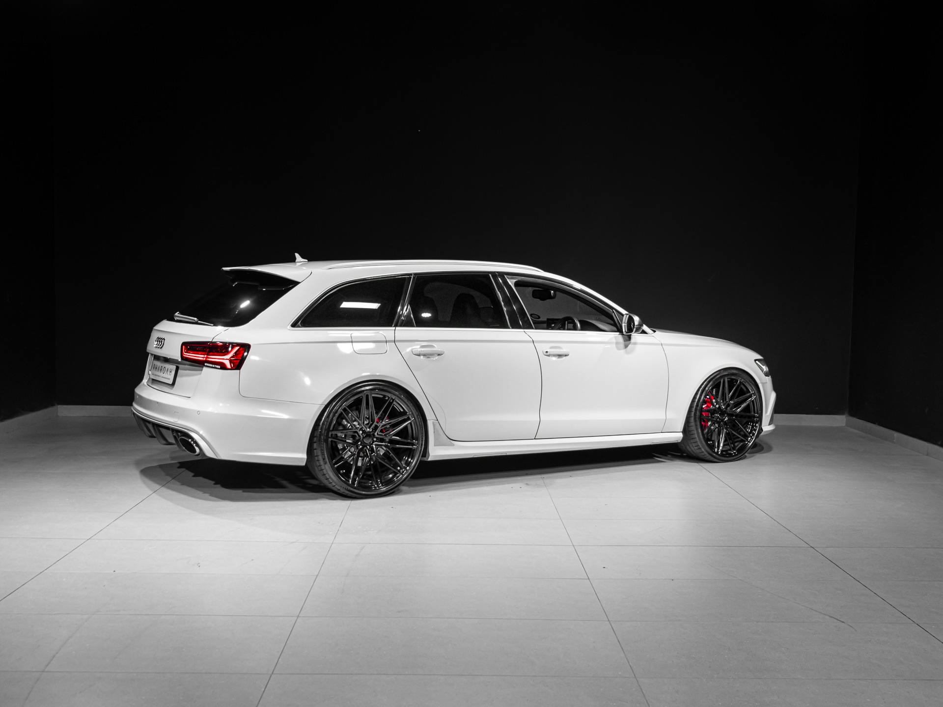 white-rs6-9684
