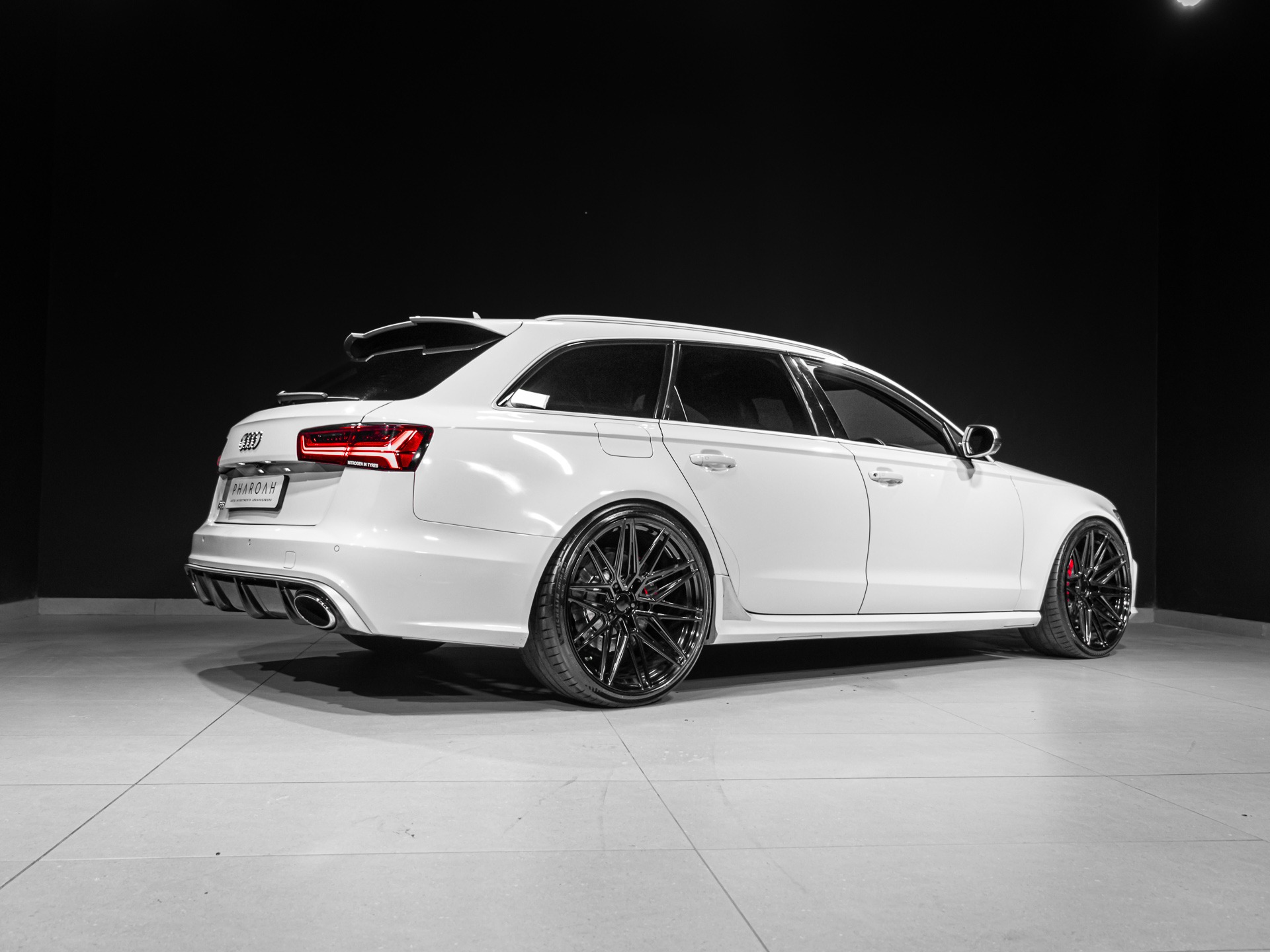white-rs6-9687