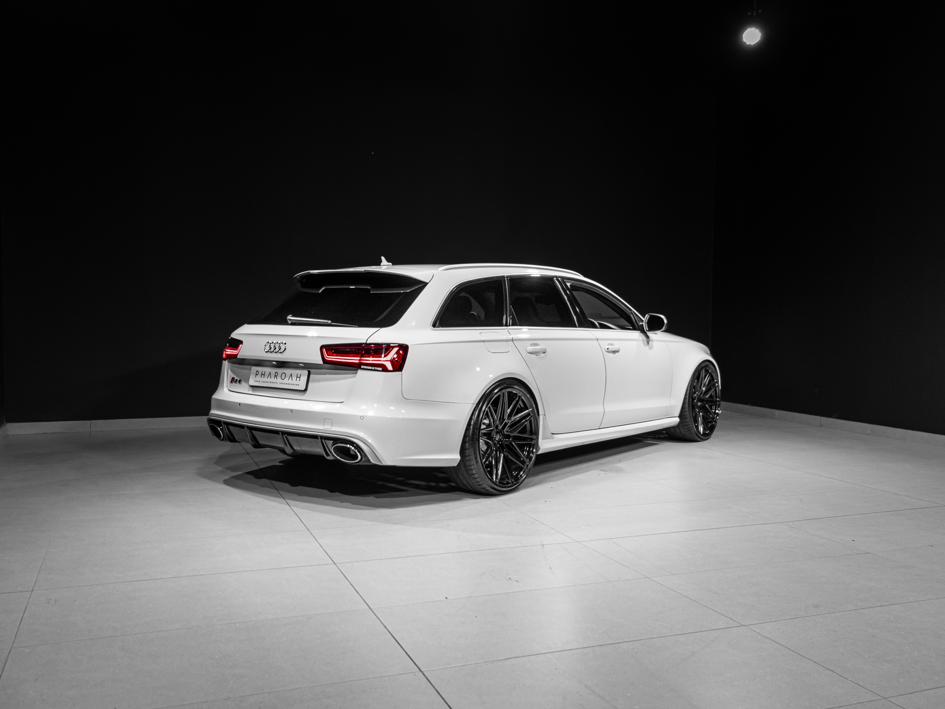 white-rs6-9691