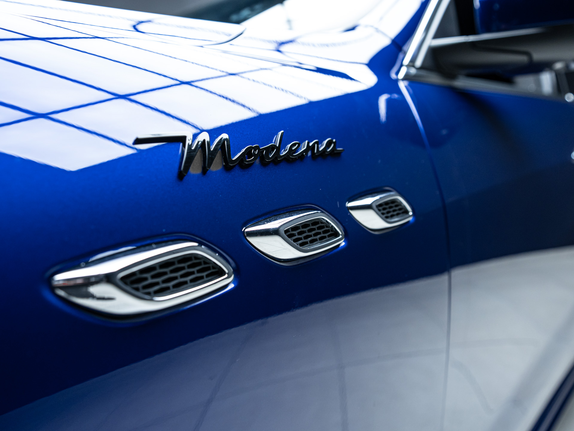 blue maserati levante 11