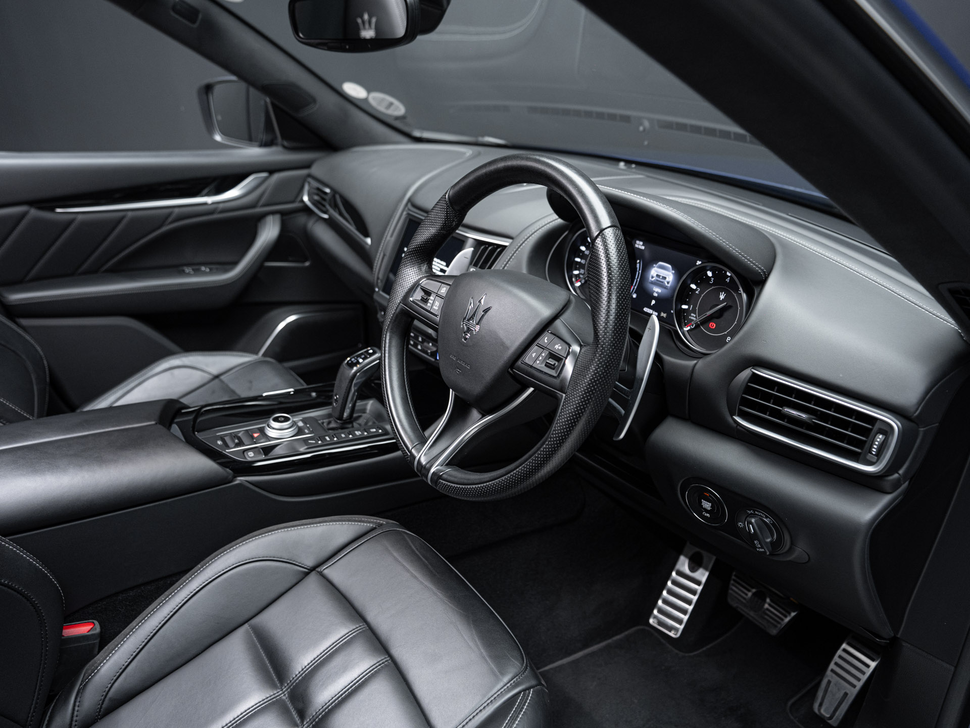 blue maserati levante 21