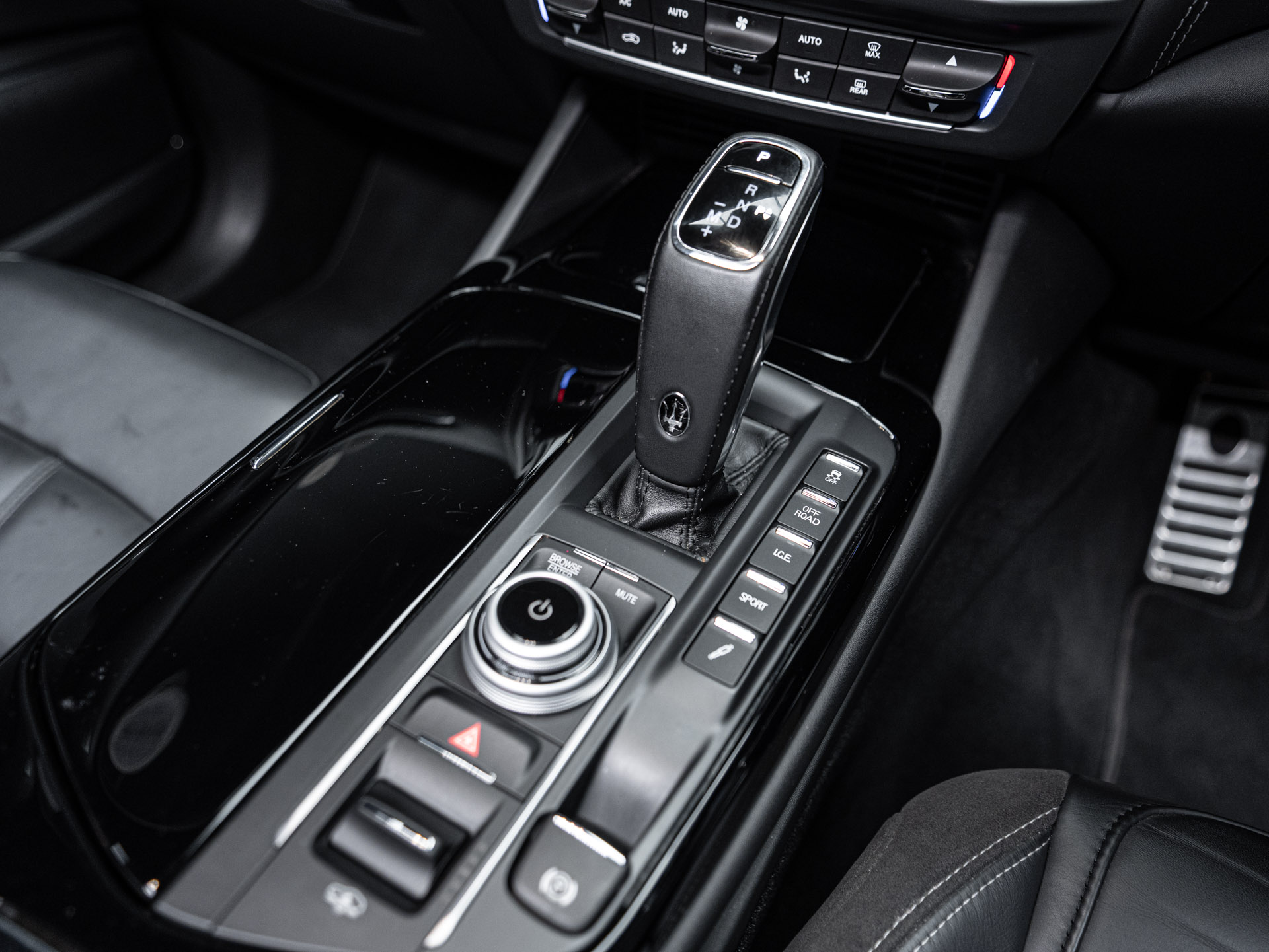 blue maserati levante 23