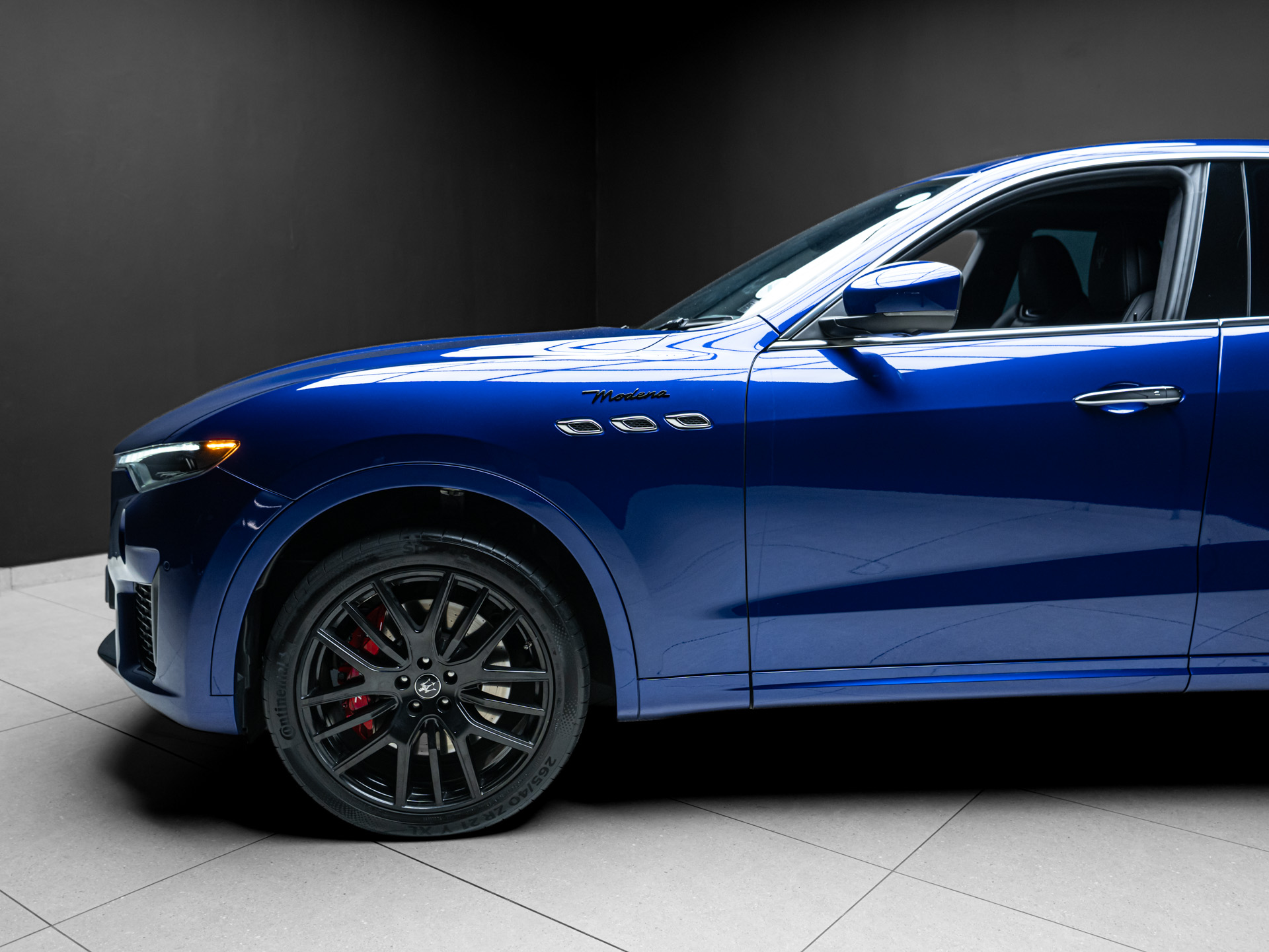 blue maserati levante 4