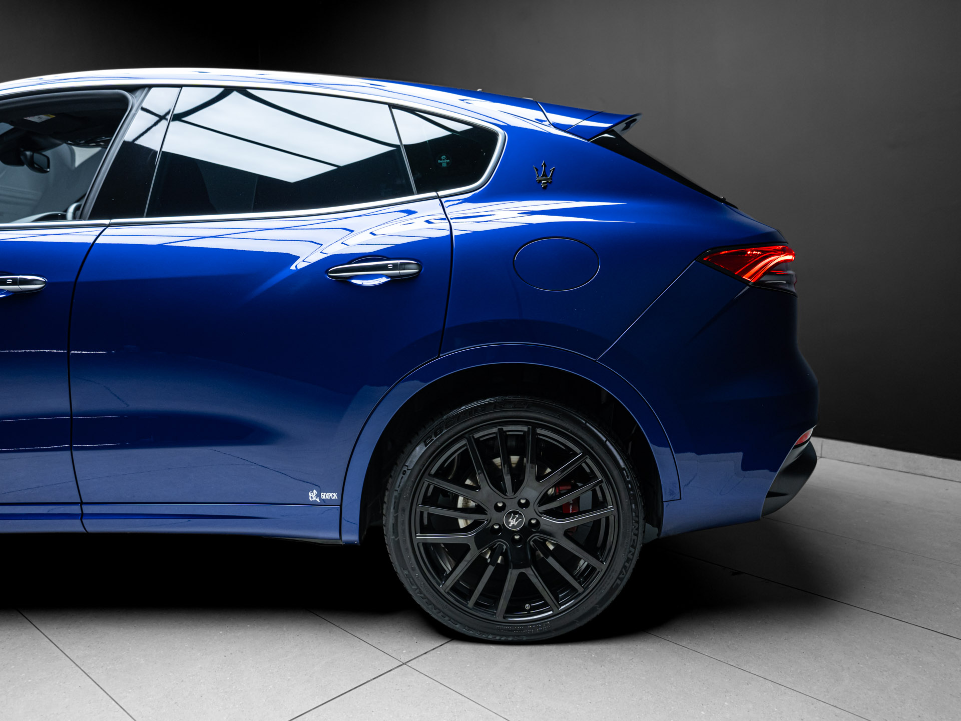 blue maserati levante 5
