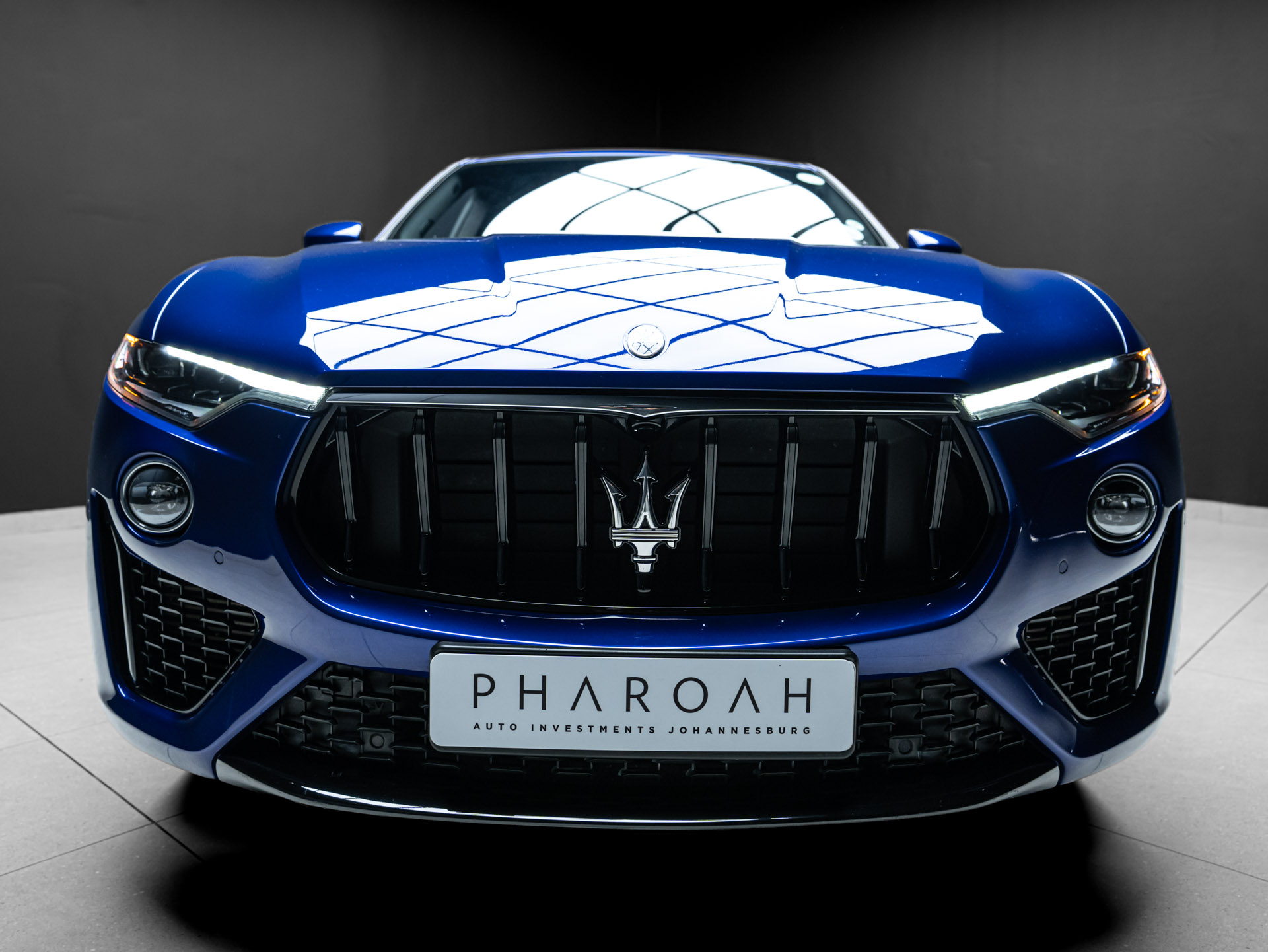 blue maserati levante 8