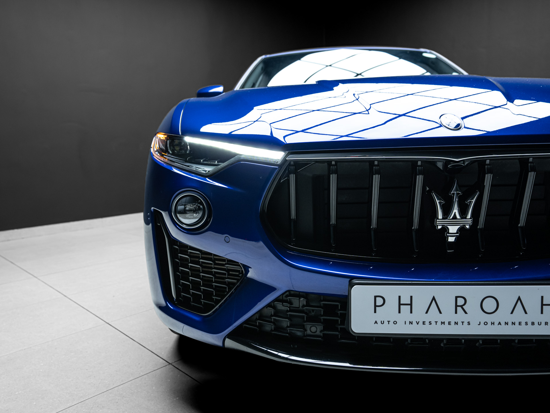 blue maserati levante 9