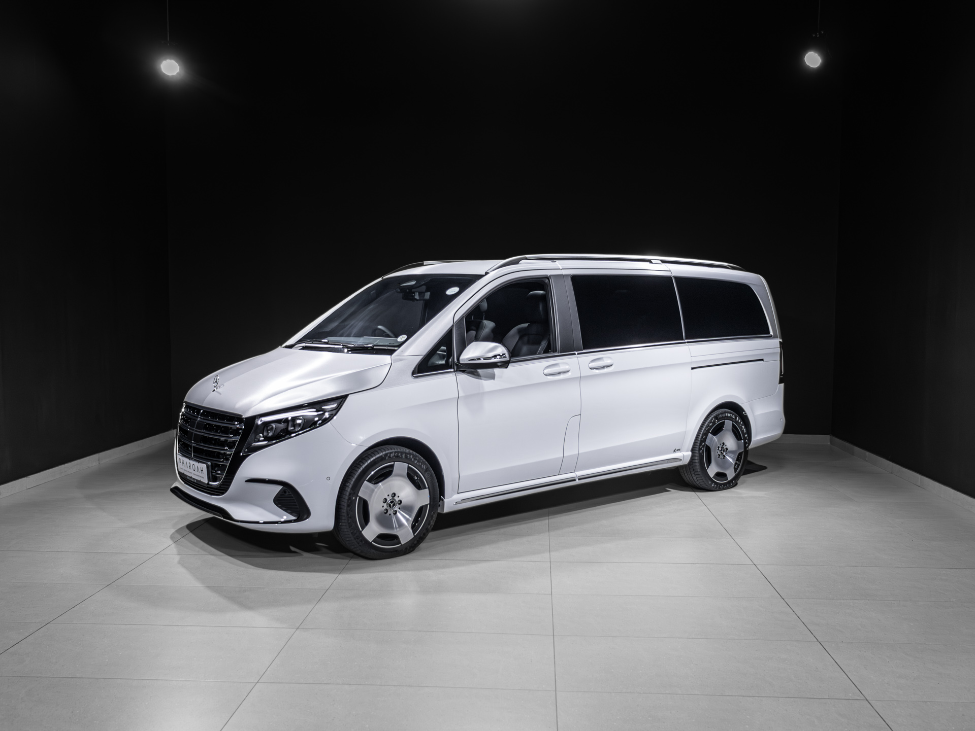 silver white v300 7611