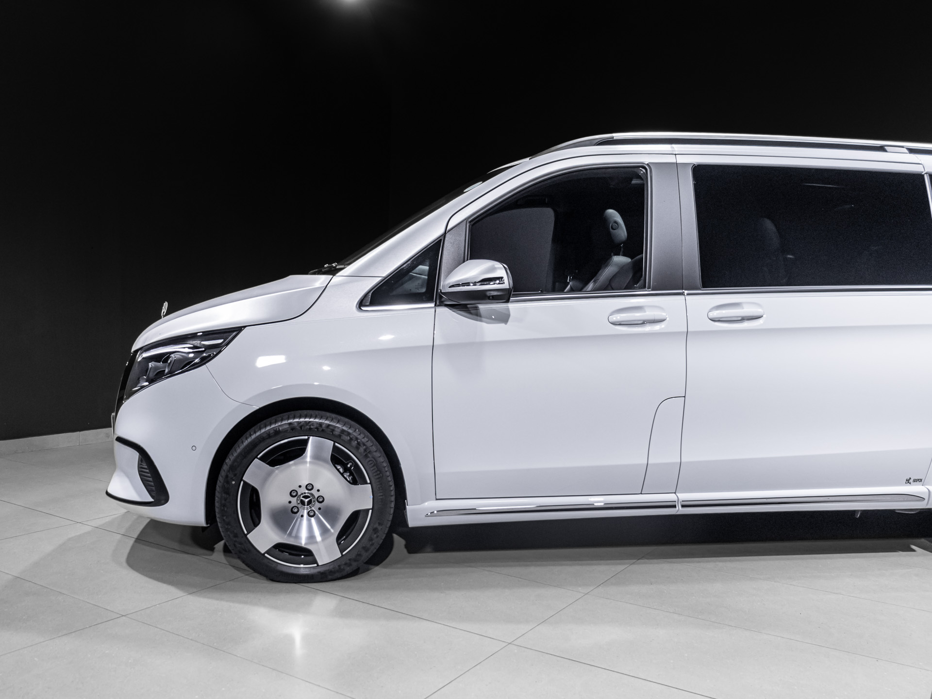silver white v300 7629