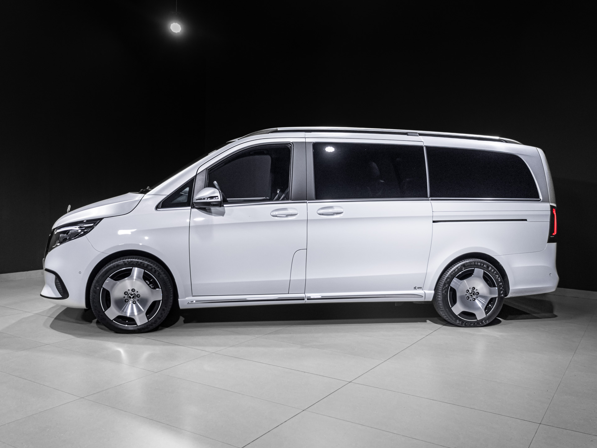 silver white v300 7635