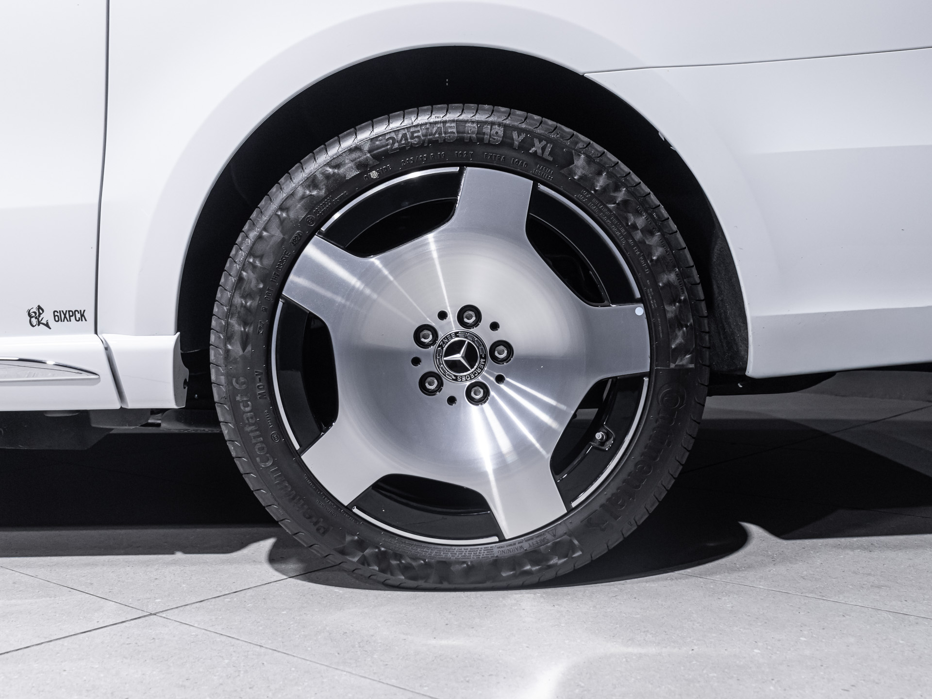 silver white v300 7638