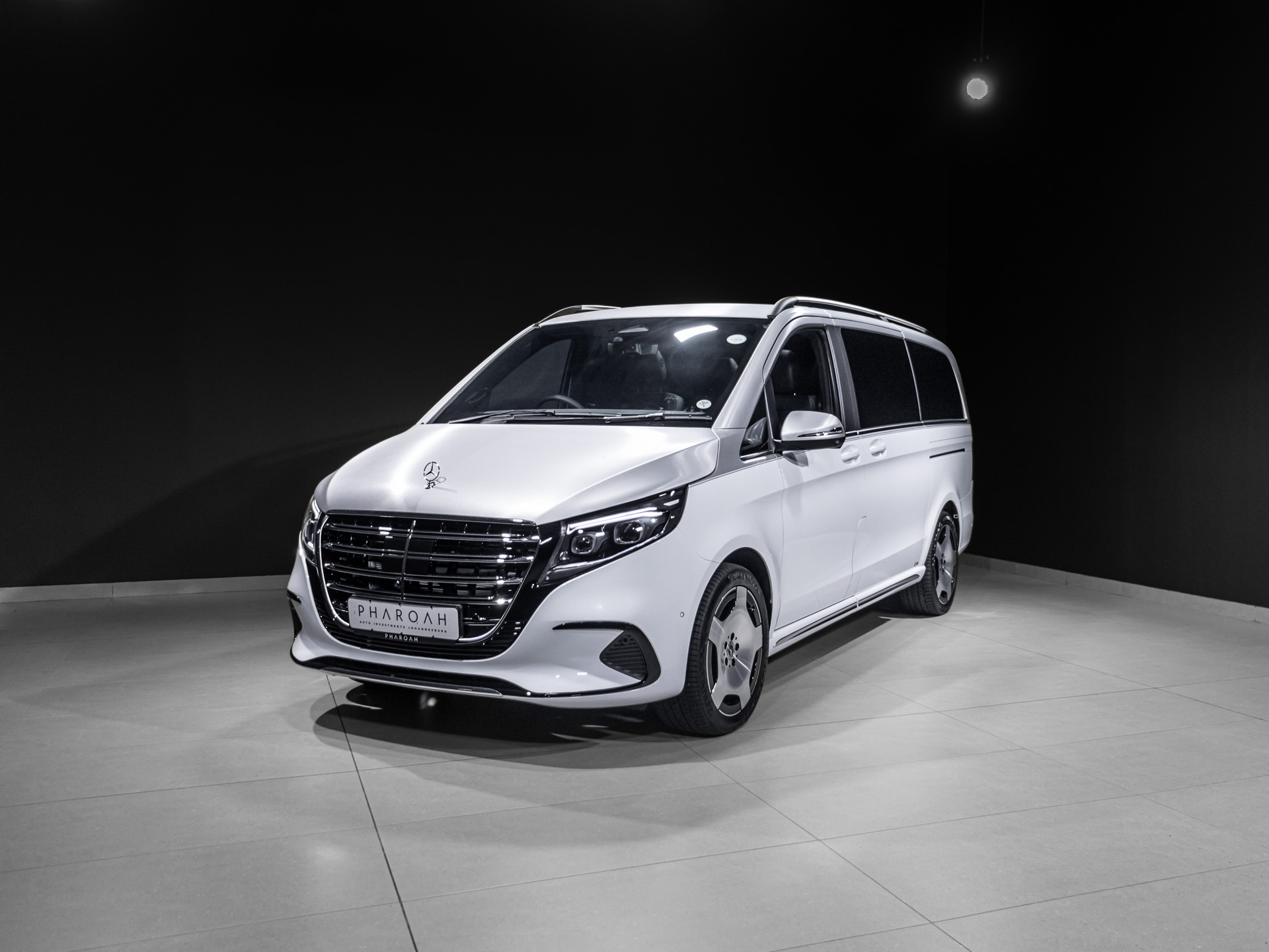 silver white v300 7643