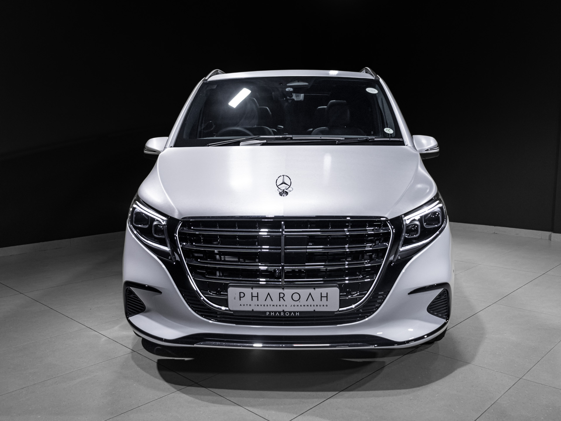 silver white v300 7647