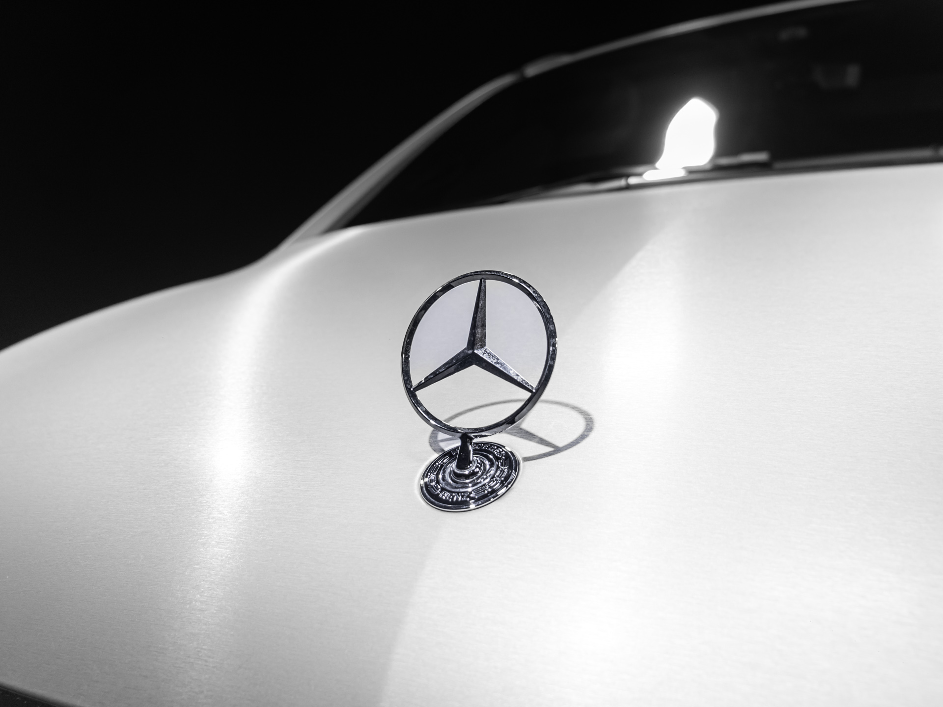 silver white v300 7654