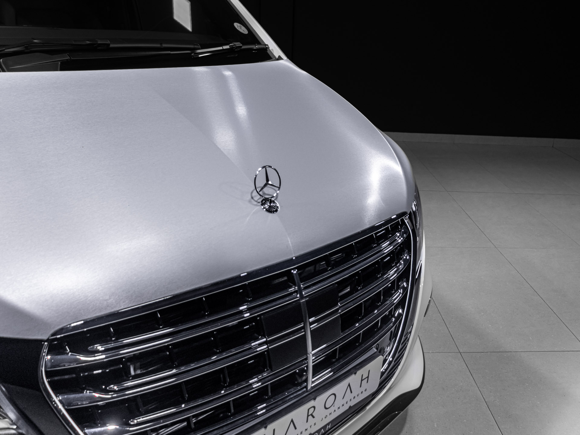 silver white v300 7657