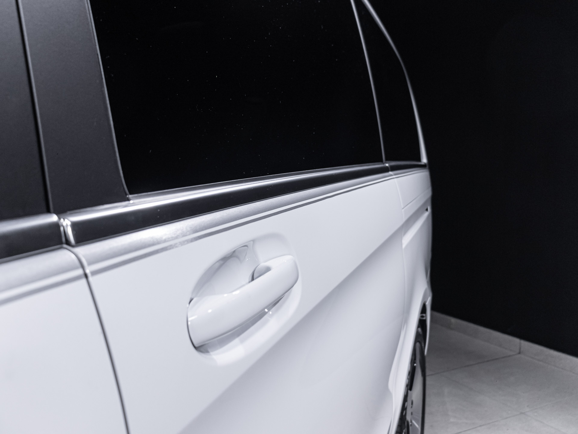 silver white v300 7660