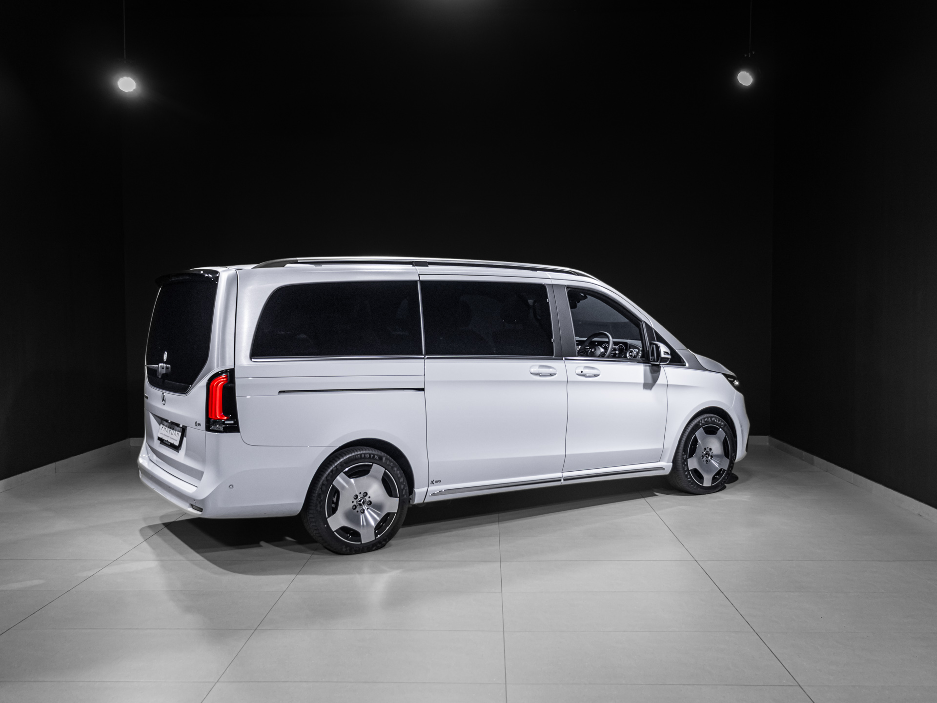 silver white v300 7669