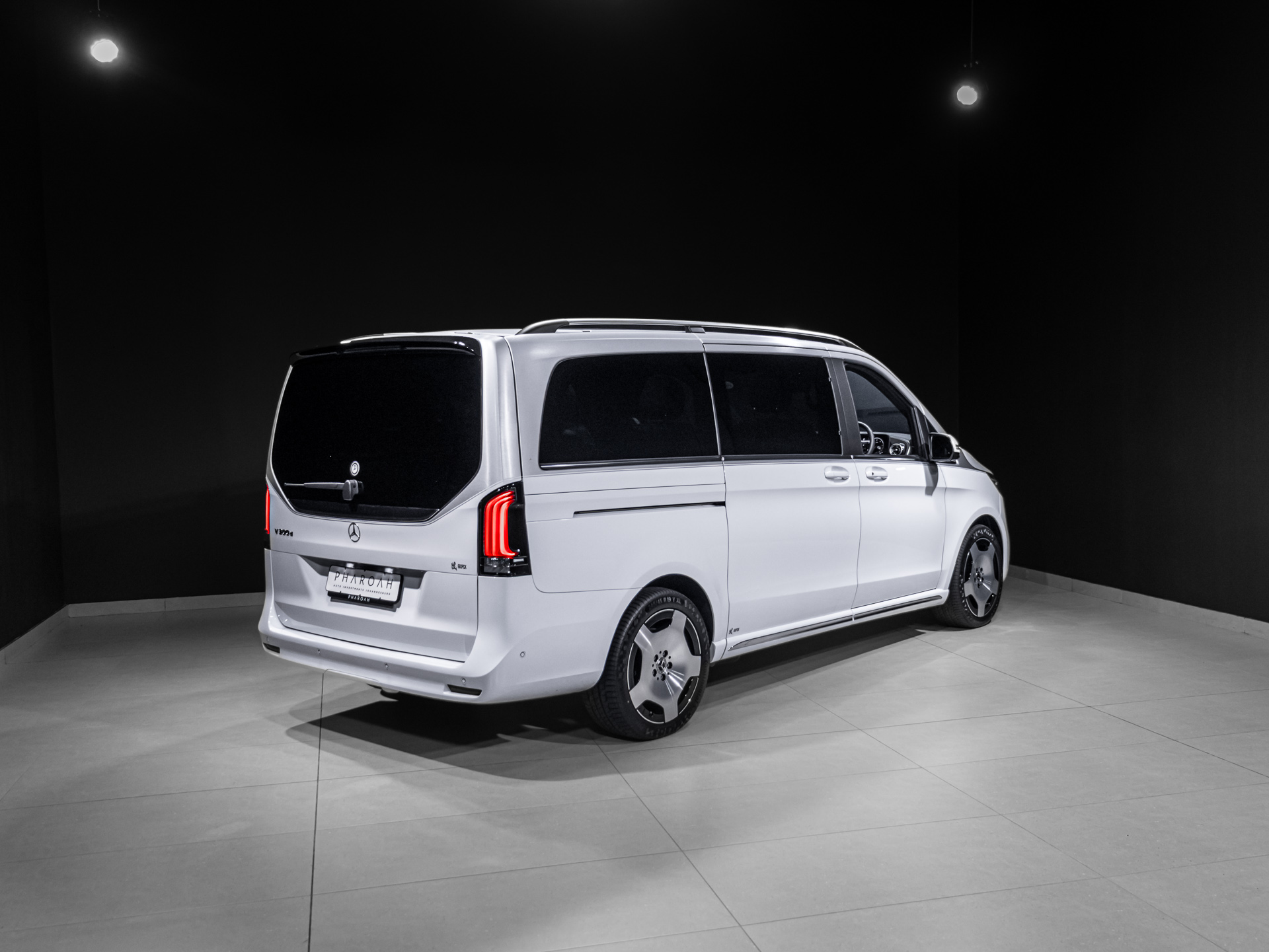 silver white v300 7671