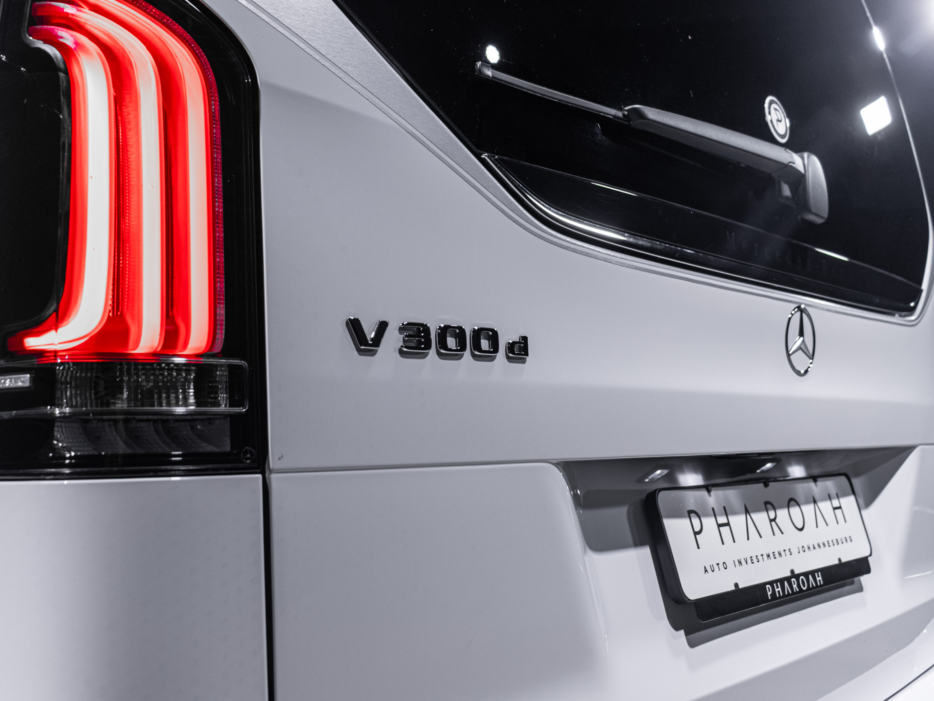 silver white v300 7690