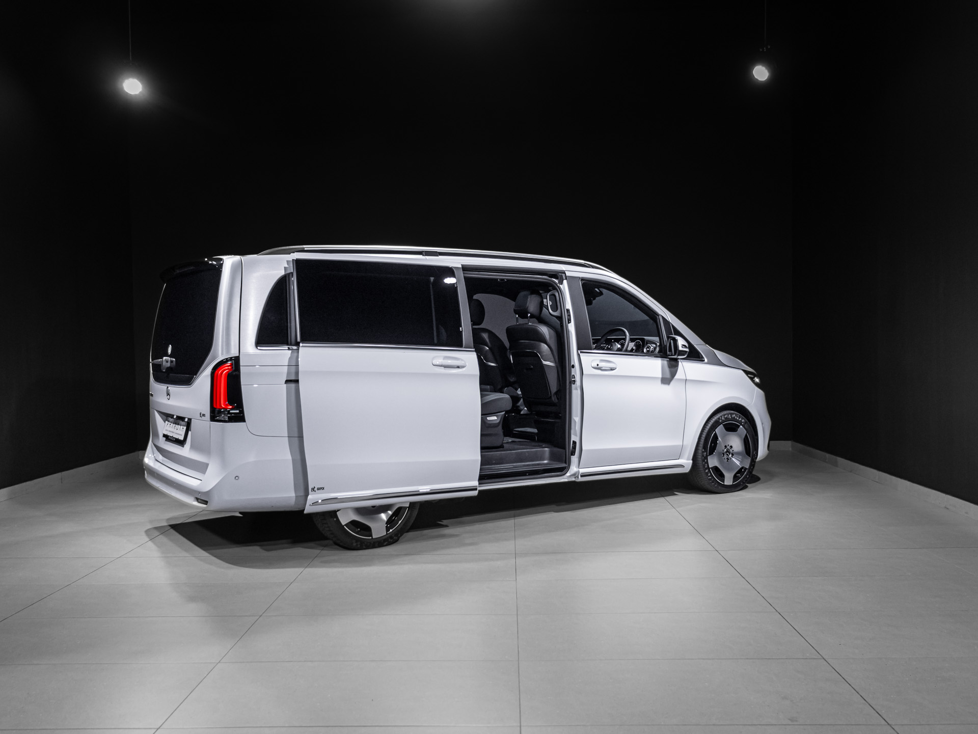 silver white v300 7704