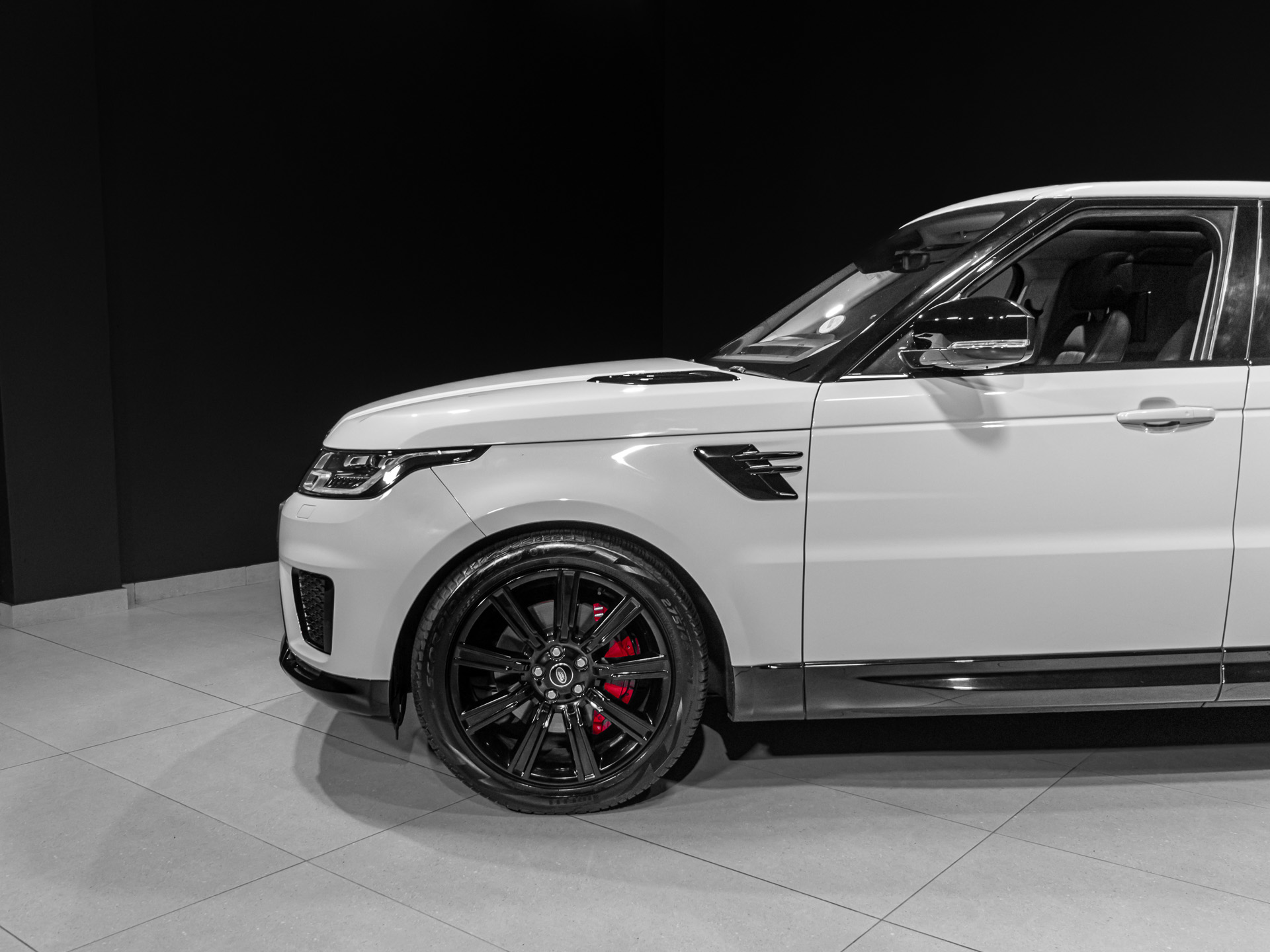 white Range rover Sport HSE-3176