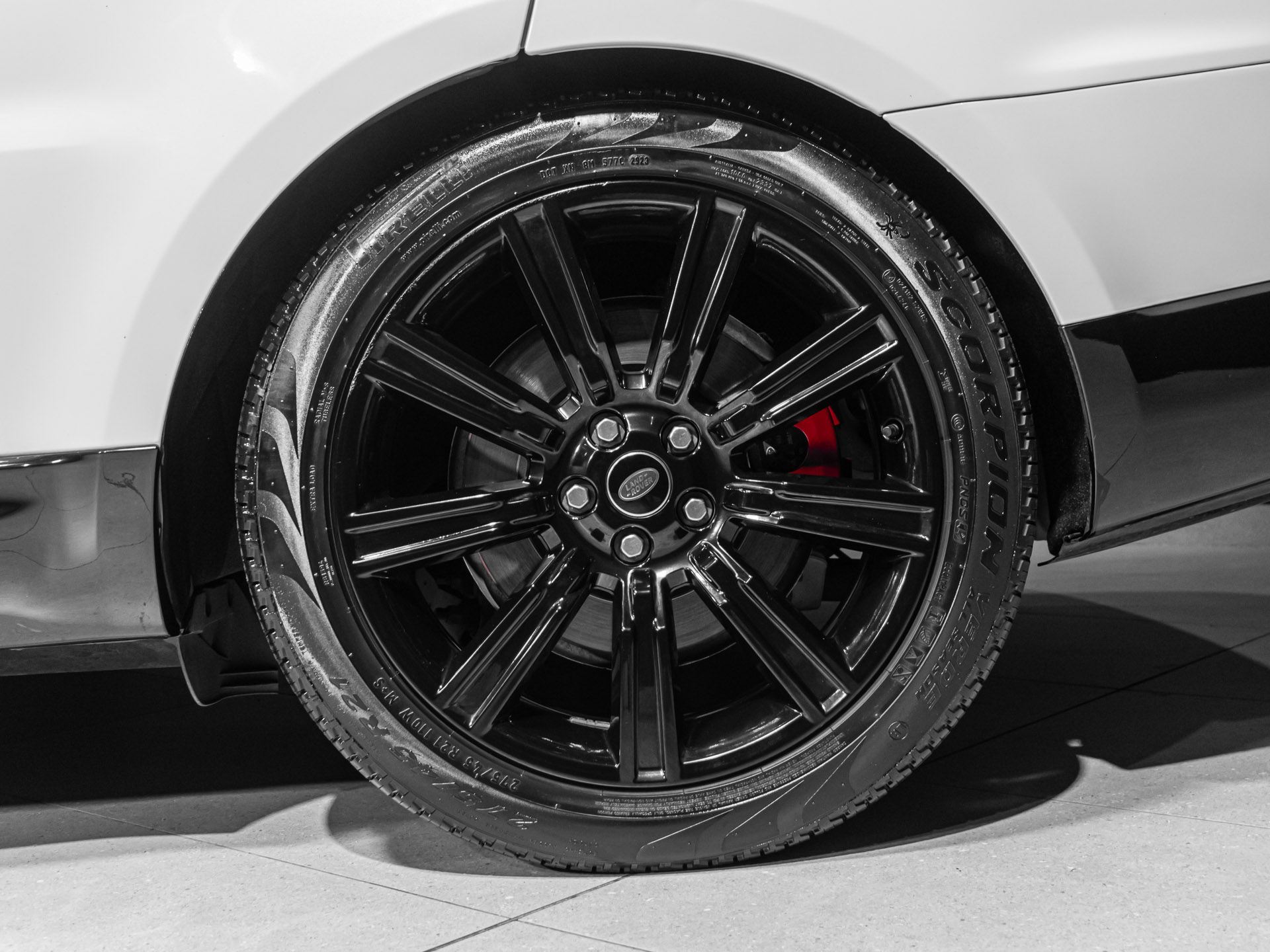 white Range rover Sport HSE-3184