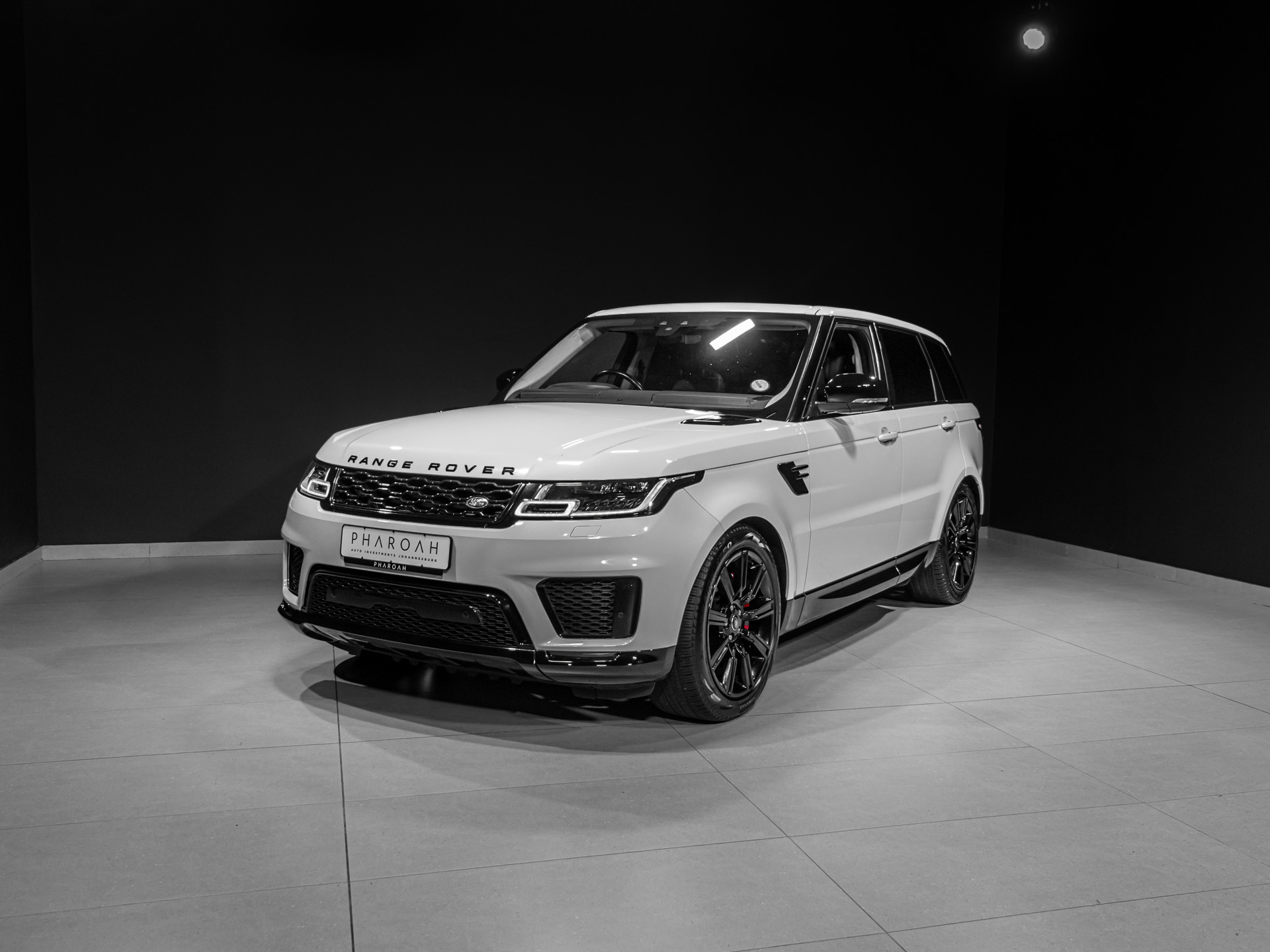 white Range rover Sport HSE-3192