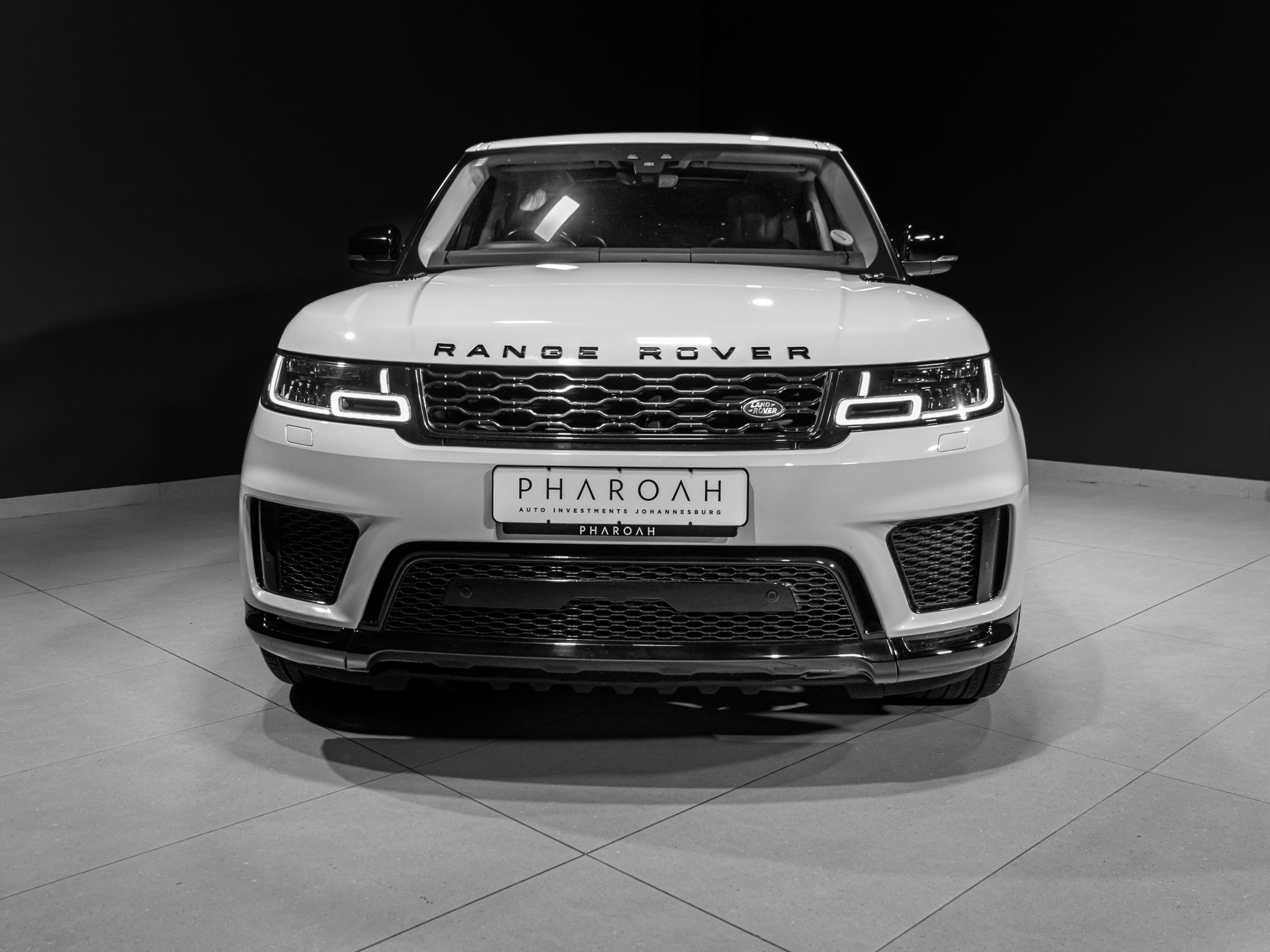white Range rover Sport HSE-3196