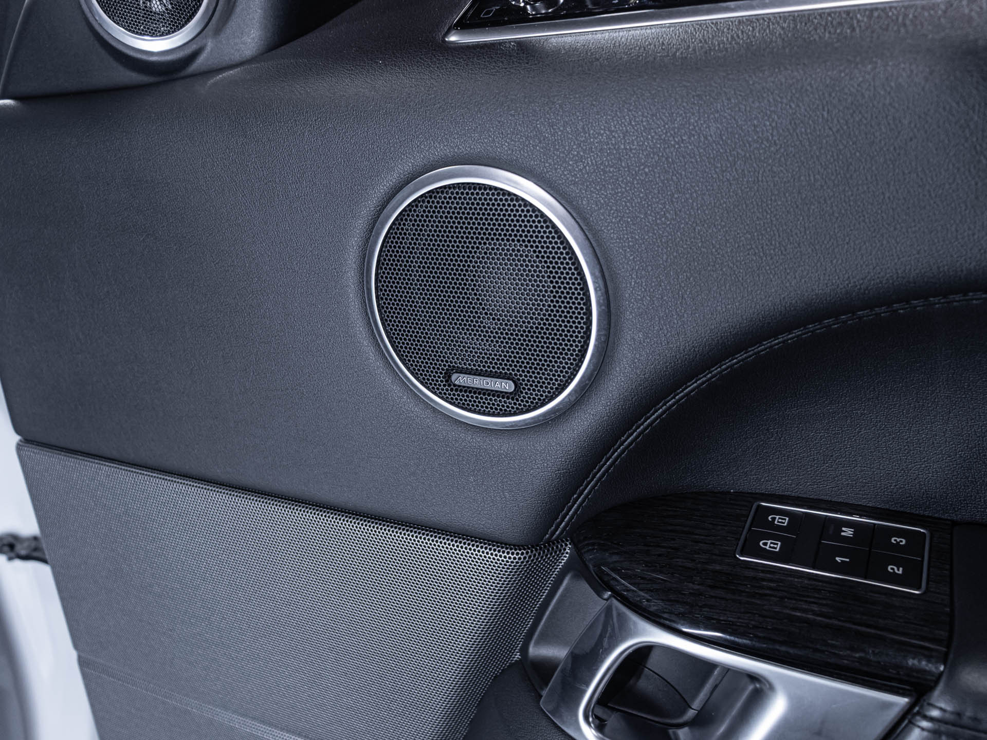 white Range rover Sport HSE-3249