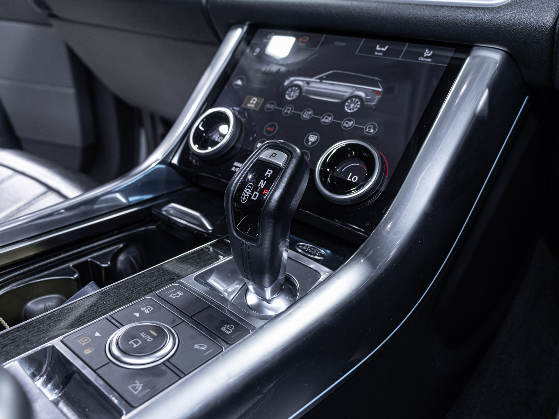 white Range rover Sport HSE-3256