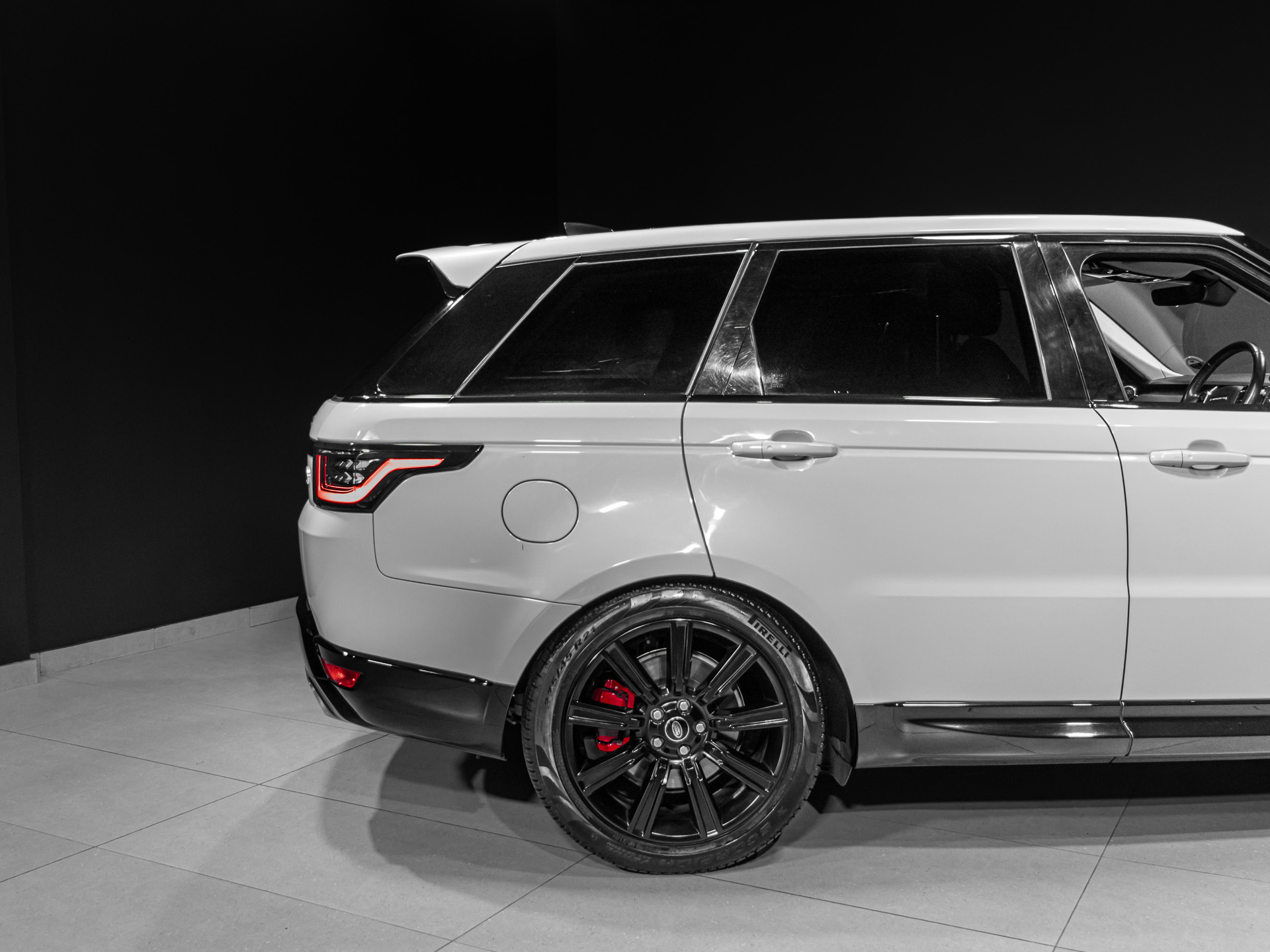 white Range rover Sport HSE-3263